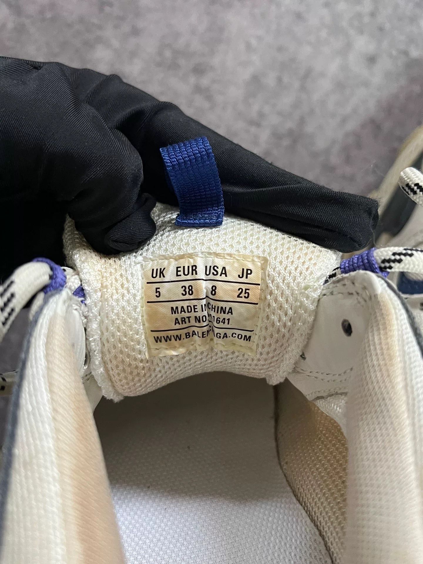Balenciaga balenciaga white and purple dad sneakers Size US 6 / EU 39 - 6 Thumbnail