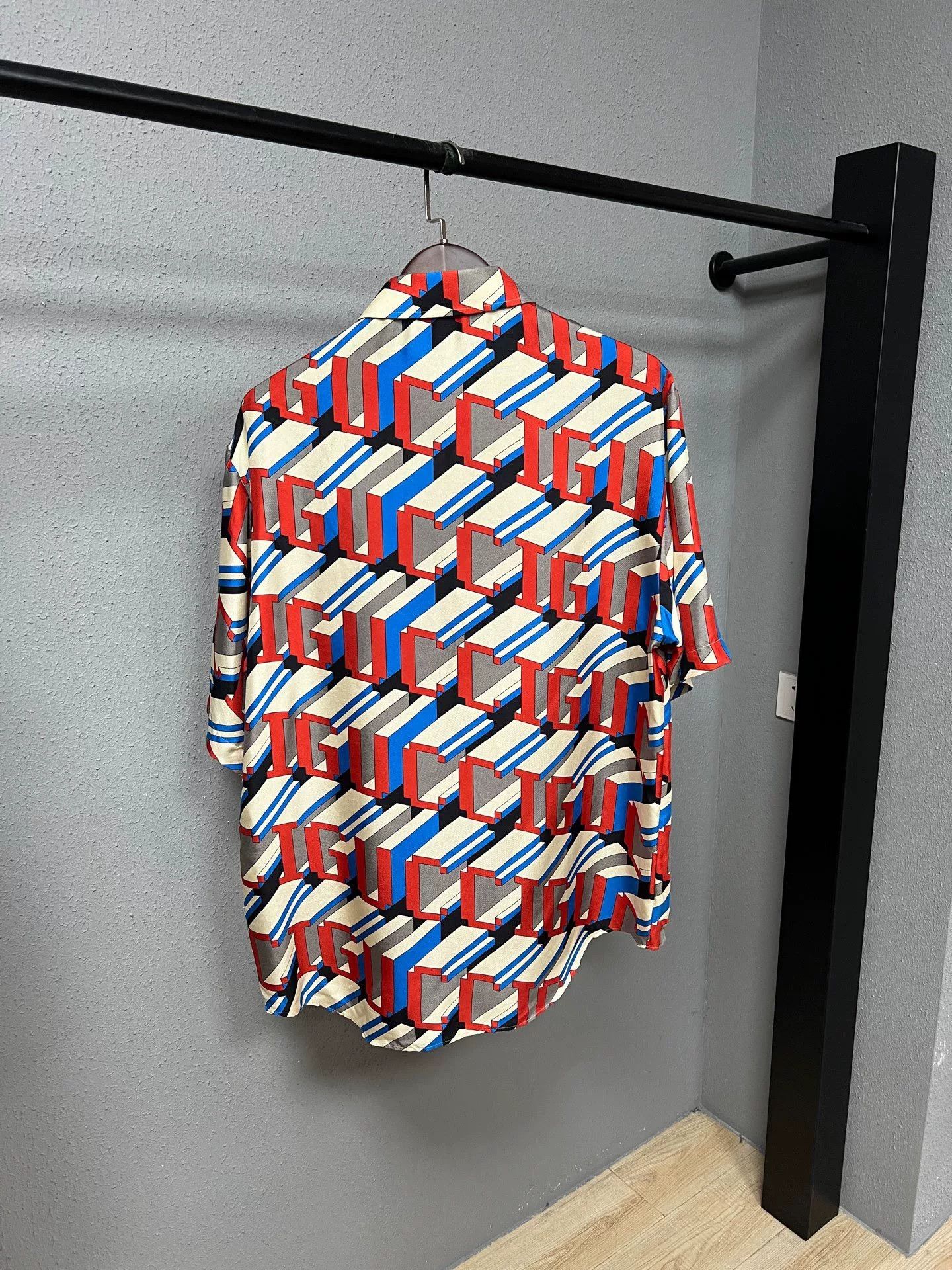 Gucci gucci patterned short sleeve shirt Size US L / EU 52-54 / 3 - 2 Thumbnail