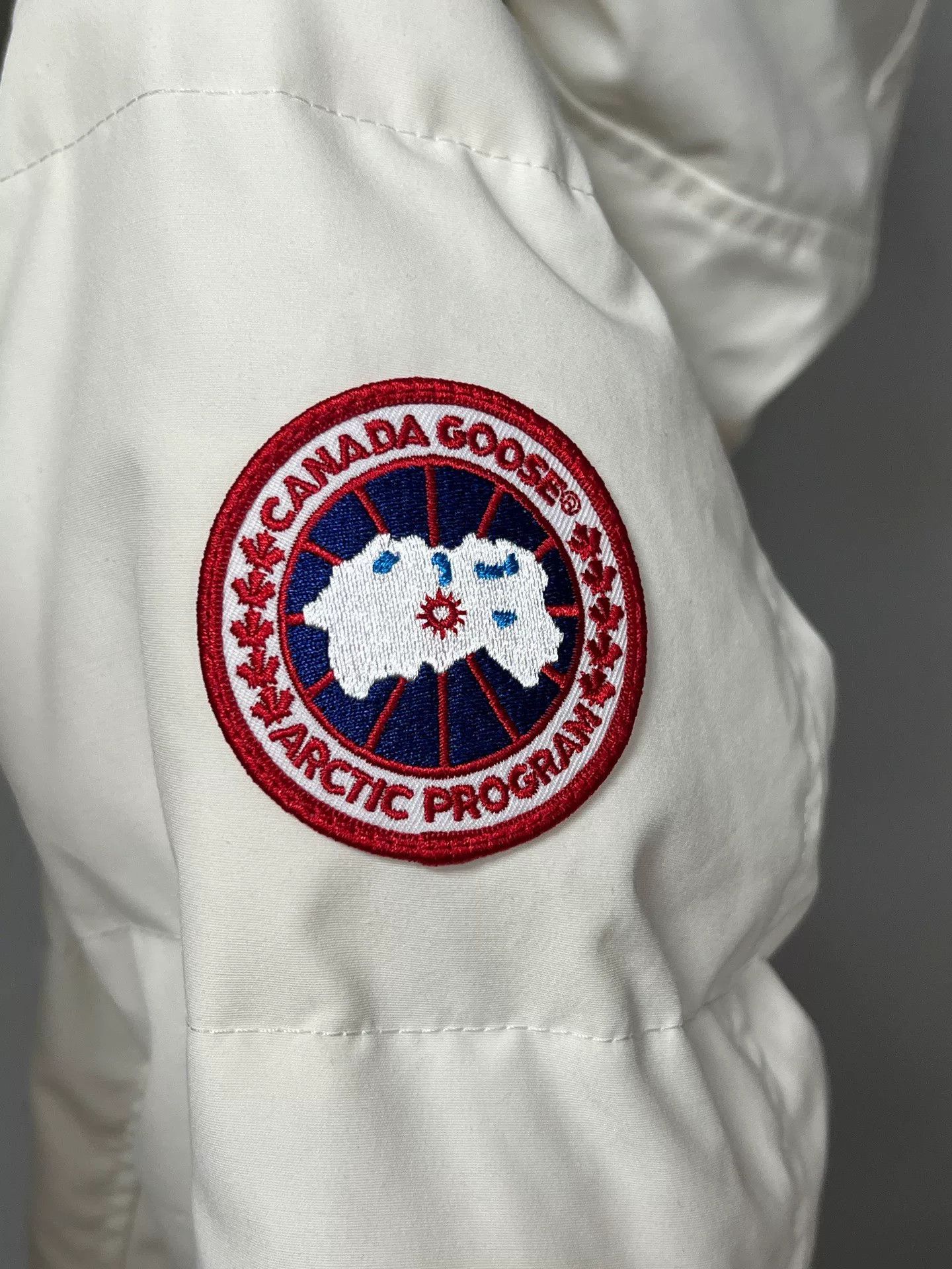 Canada Goose canada goose white down jacket size m Size US M / EU 48-50 / 2 - 3 Thumbnail