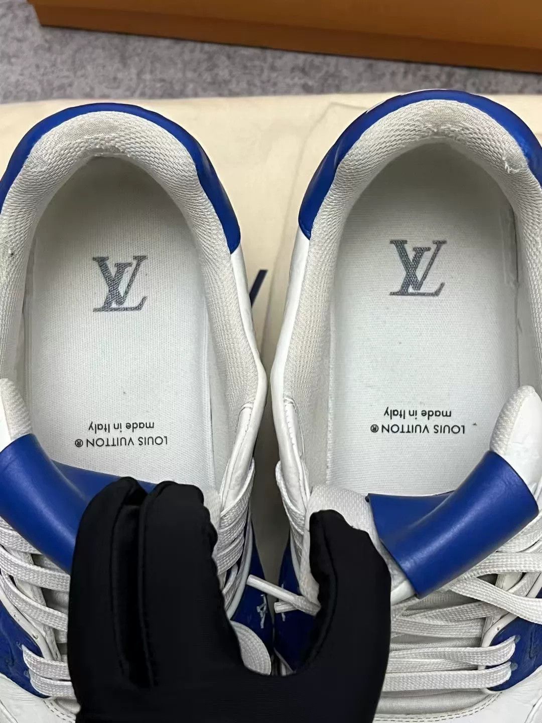 Louis Vuitton louis vuitton blue and white trainer shoes Size US 7 / EU 40 - 4 Thumbnail