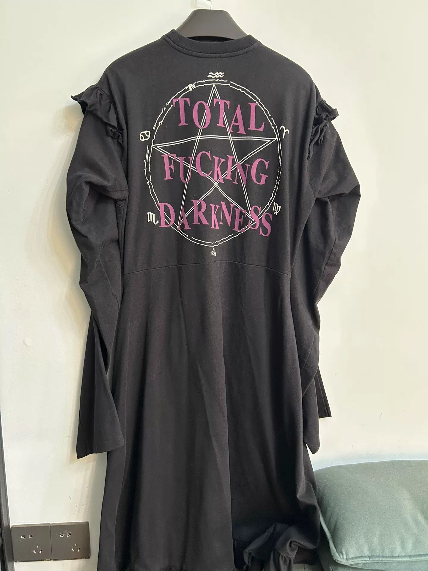 Vetements vetements long black hoodie with gothic design Size XS / US 0-2 / IT 36-38 - 4 Thumbnail