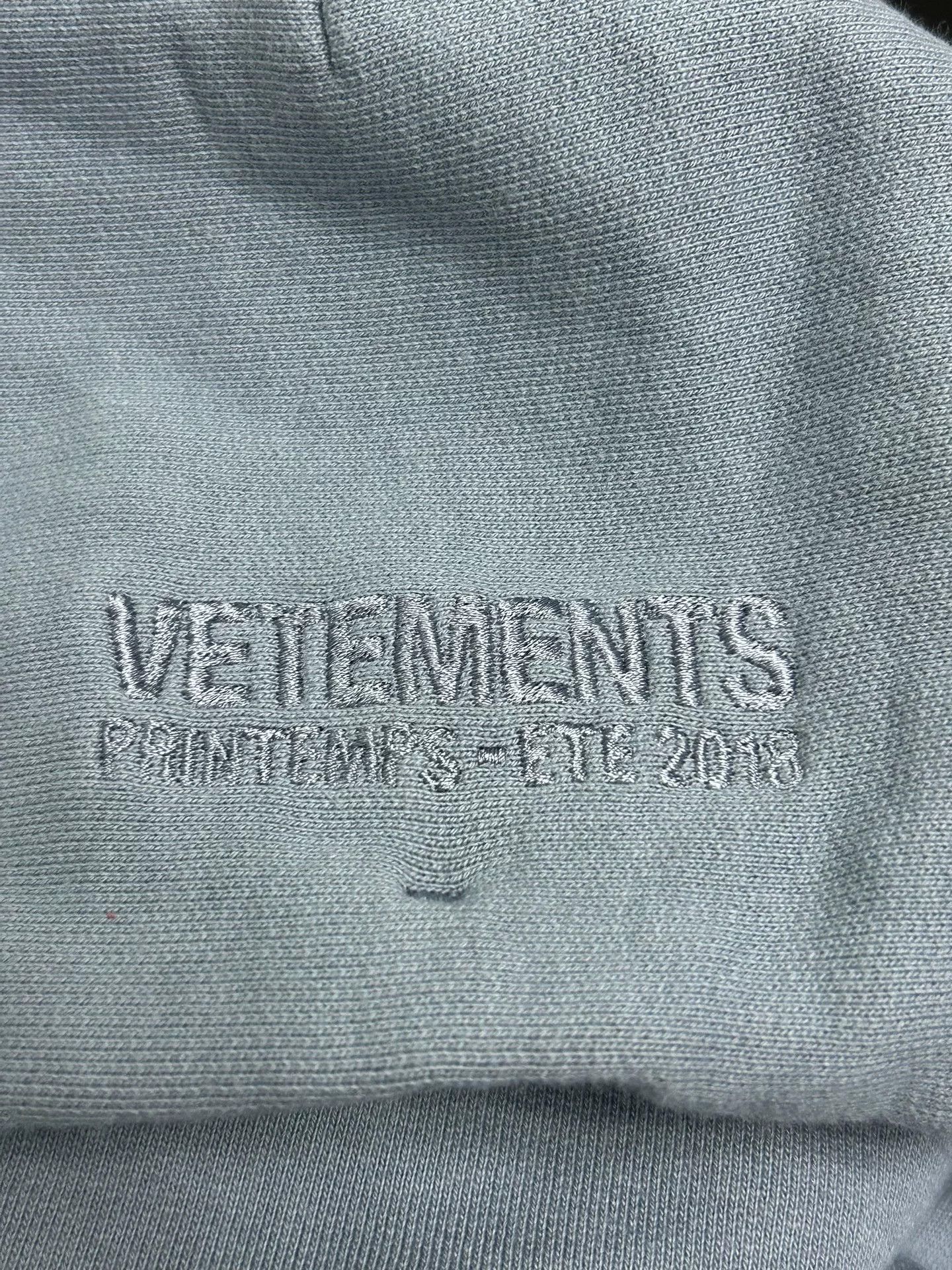 Vetements shoulder cutout hoodie in gray Size S / US 4 / IT 40 - 5 Thumbnail