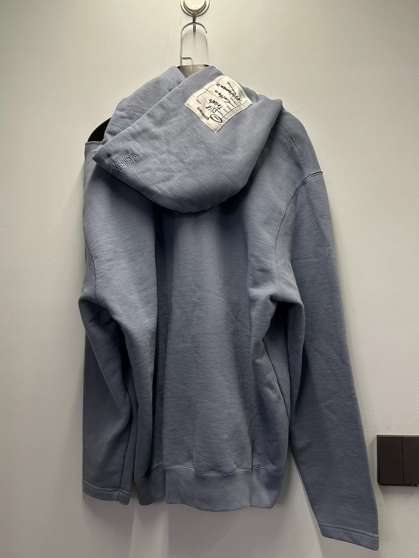 Vetements shoulder cutout hoodie in gray Size S / US 4 / IT 40 - 2 Thumbnail