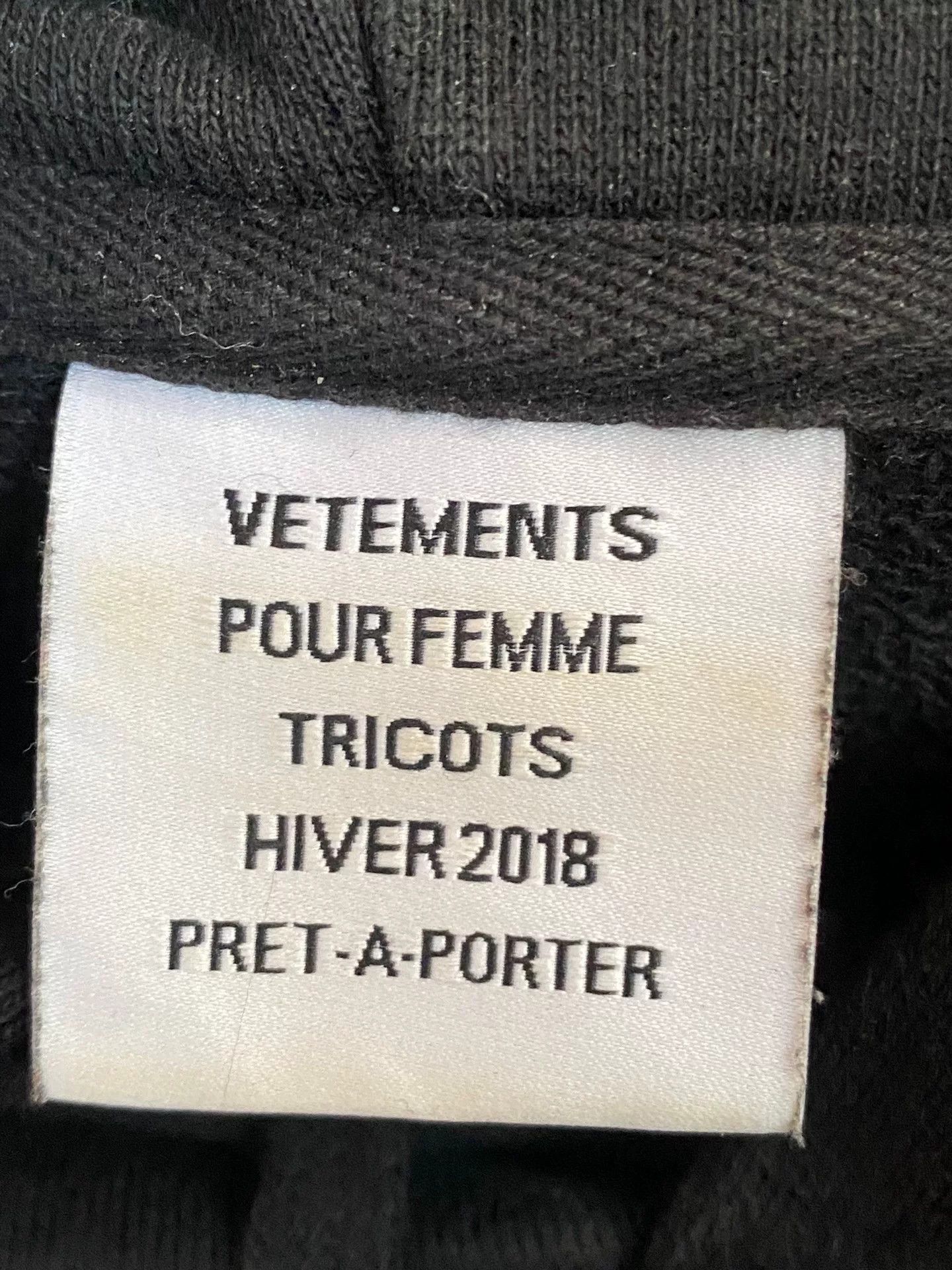 Vetements vetements black hooded sweatshirt with flag embroidery Size US S / EU 44-46 / 1 - 6 Thumbnail