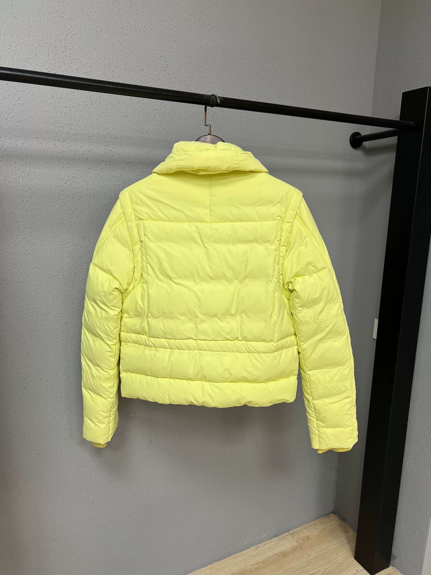 Louis Vuitton fluorescent yellow down jacket size 52 Size XL / US 12-14 / IT 48-50 - 2 Thumbnail