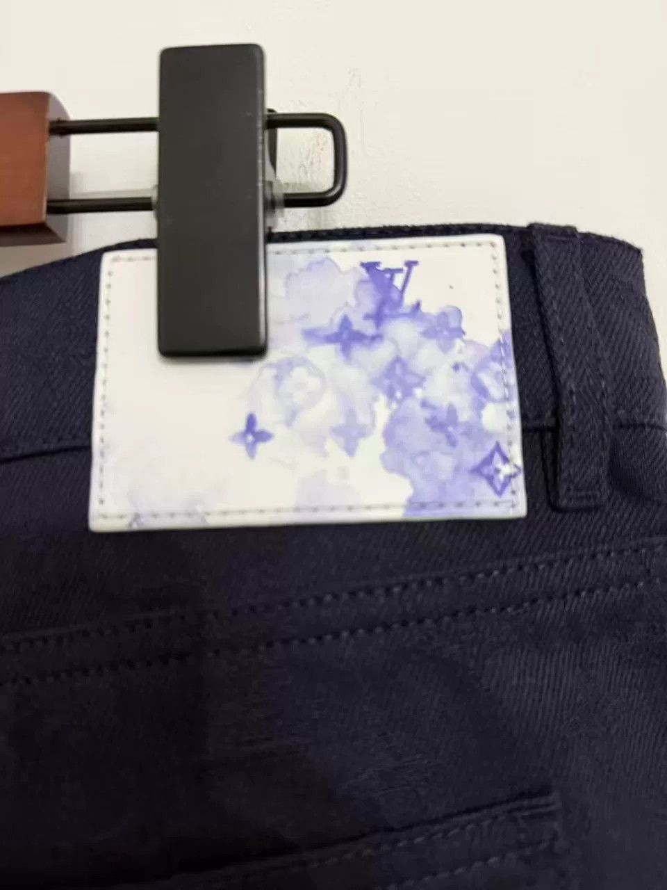 Louis Vuitton louis vuitton dark pattern logo denim jeans Size US 27 - 4 Thumbnail