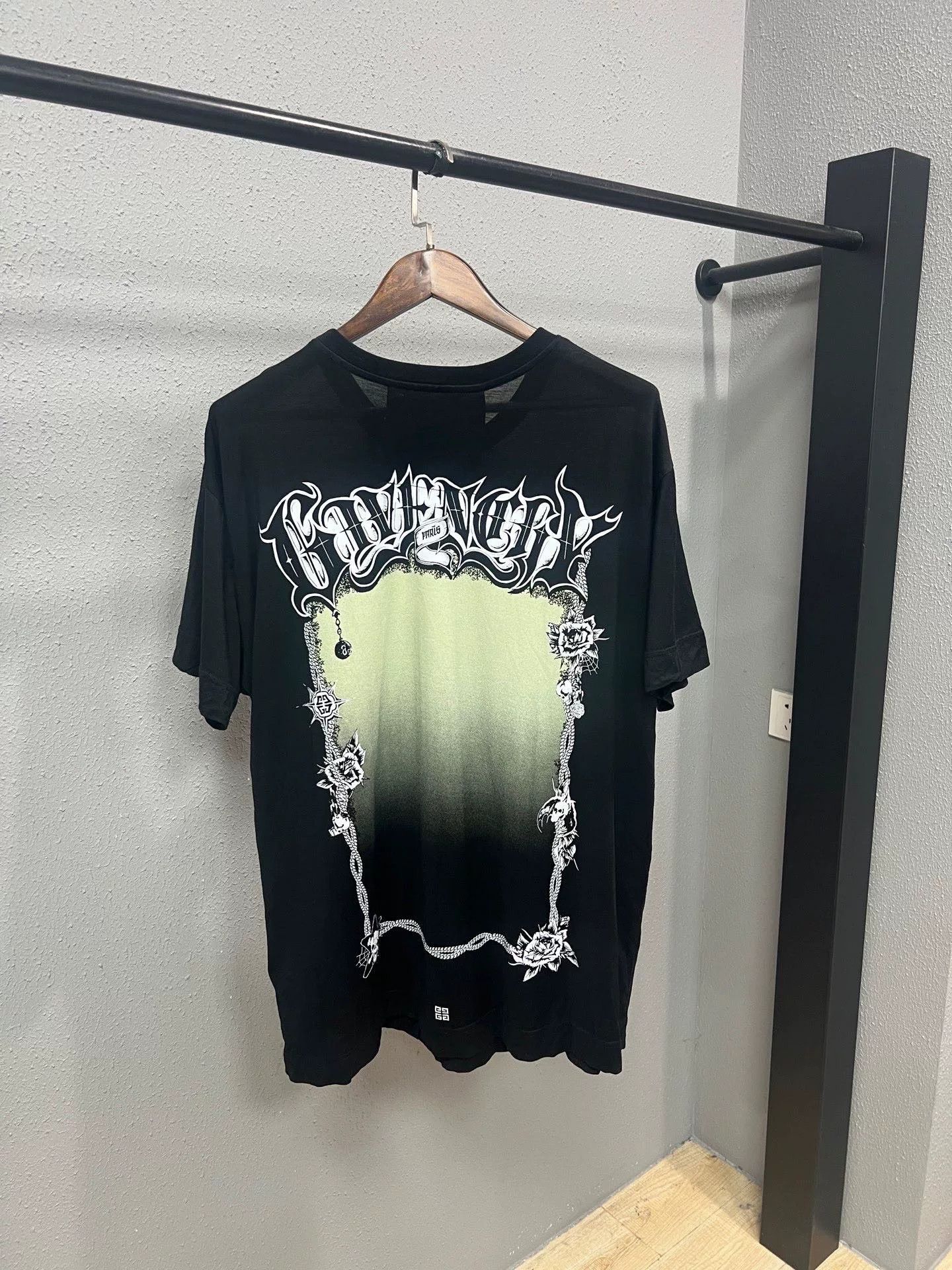 Givenchy Givenchy Short Sleeve T-Shirt with Graphic Size US M / EU 48-50 / 2 - 2 Thumbnail
