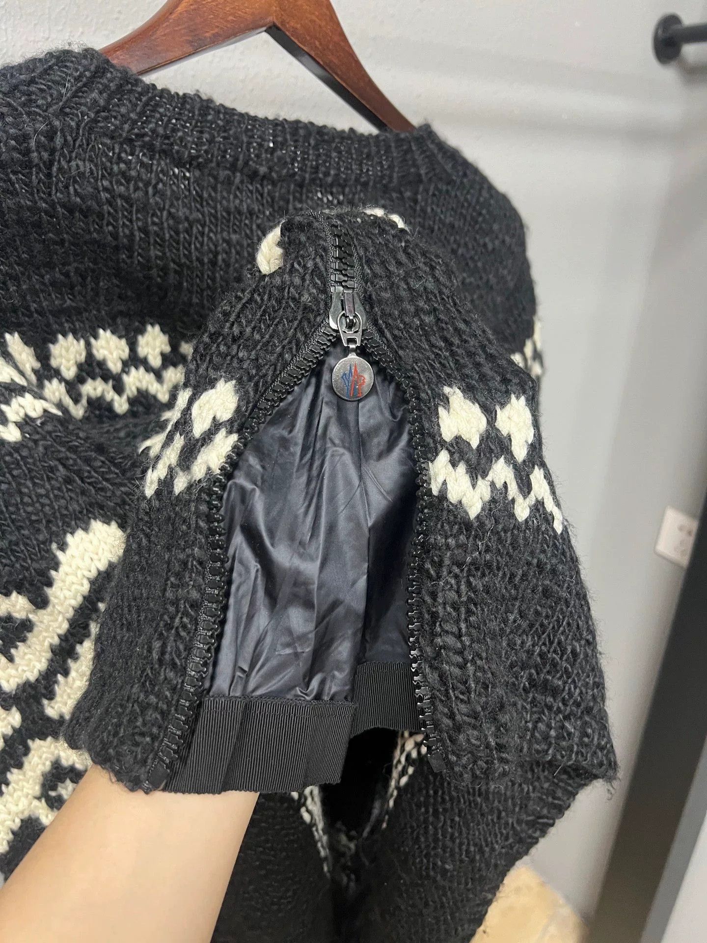 Moncler moncler knit sweater with geometric design Size US L / EU 52-54 / 3 - 3 Thumbnail
