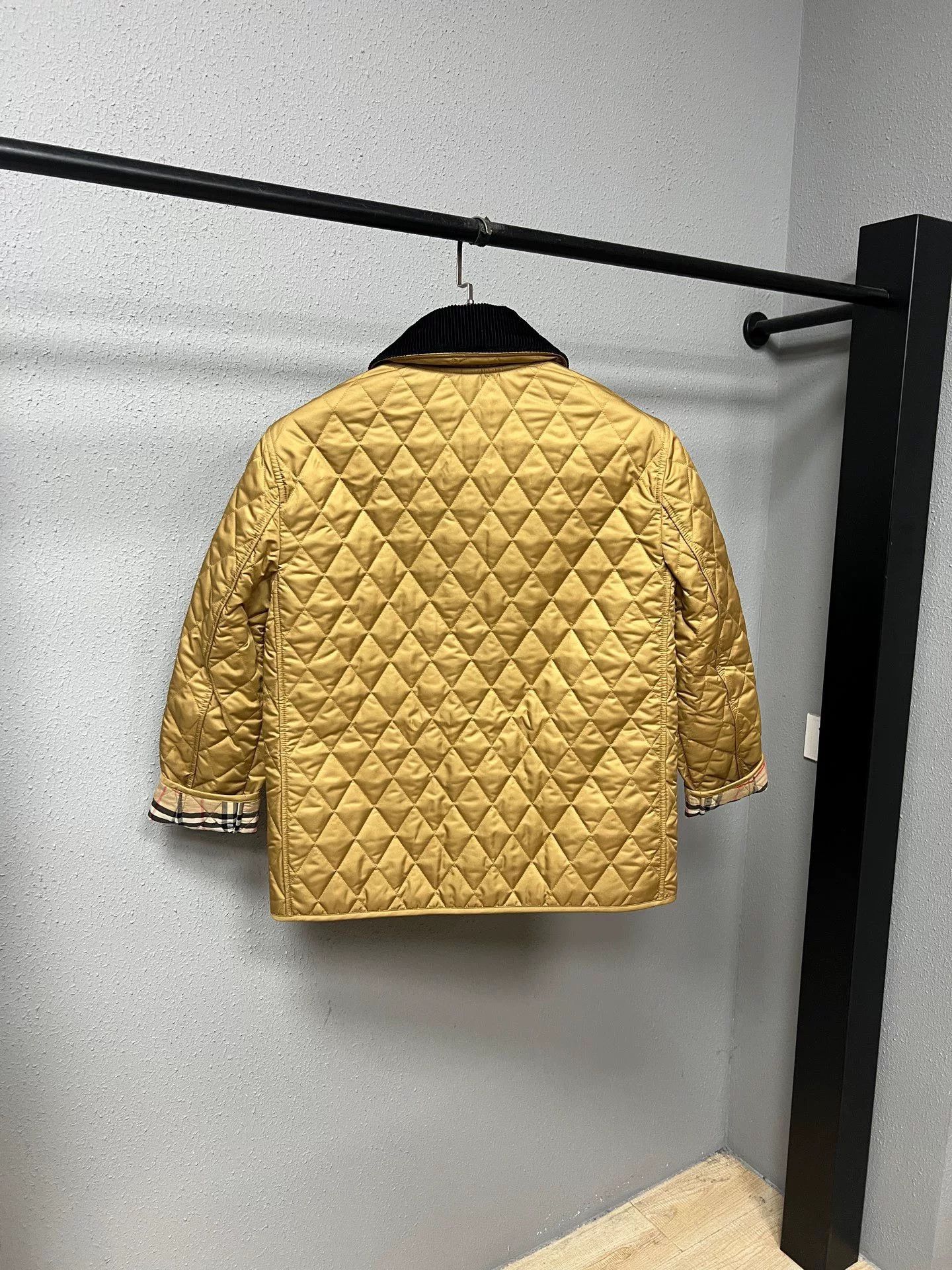 Burberry burberry tan check quilted cotton jacket Size S / US 4 / IT 40 - 2 Thumbnail