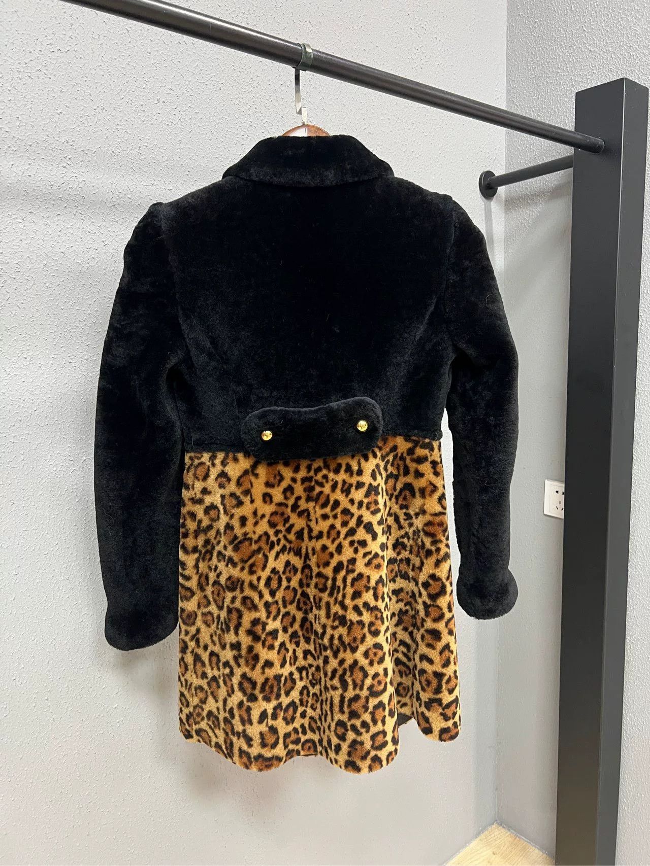 Miu Miu miu miu leopard print fur coat Size XS / US 0-2 / IT 36-38 - 2 Thumbnail