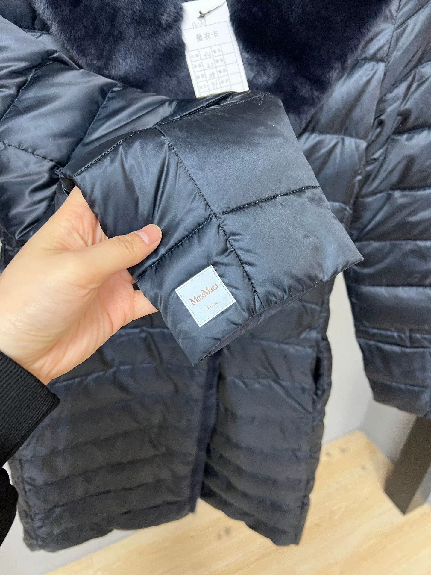 Max Mara Maxmara Fur-Lined Puffer Coat for Women Size XS / US 0-2 / IT 36-38 - 6 Thumbnail