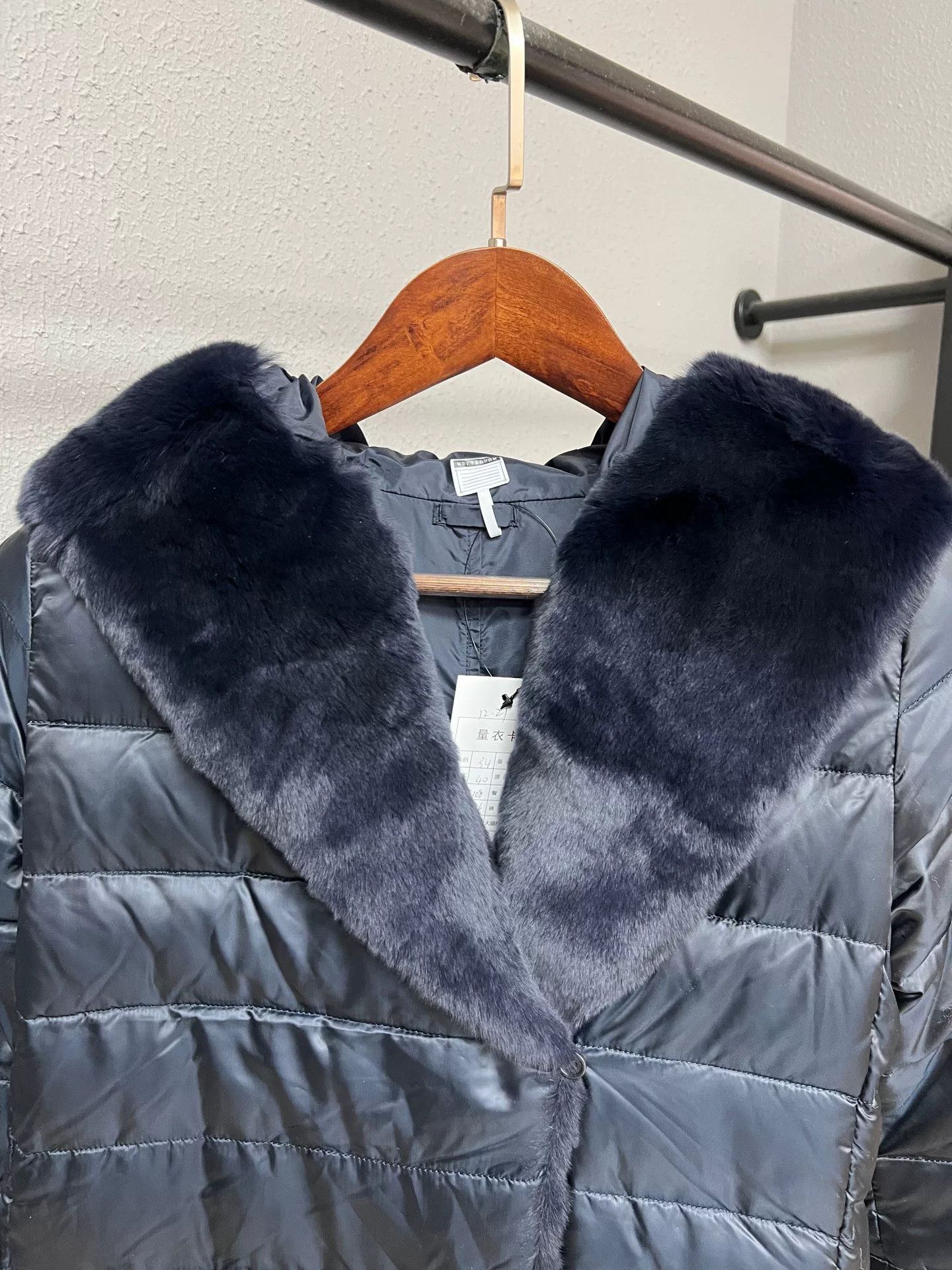 Max Mara Maxmara Fur-Lined Puffer Coat for Women Size XS / US 0-2 / IT 36-38 - 5 Thumbnail