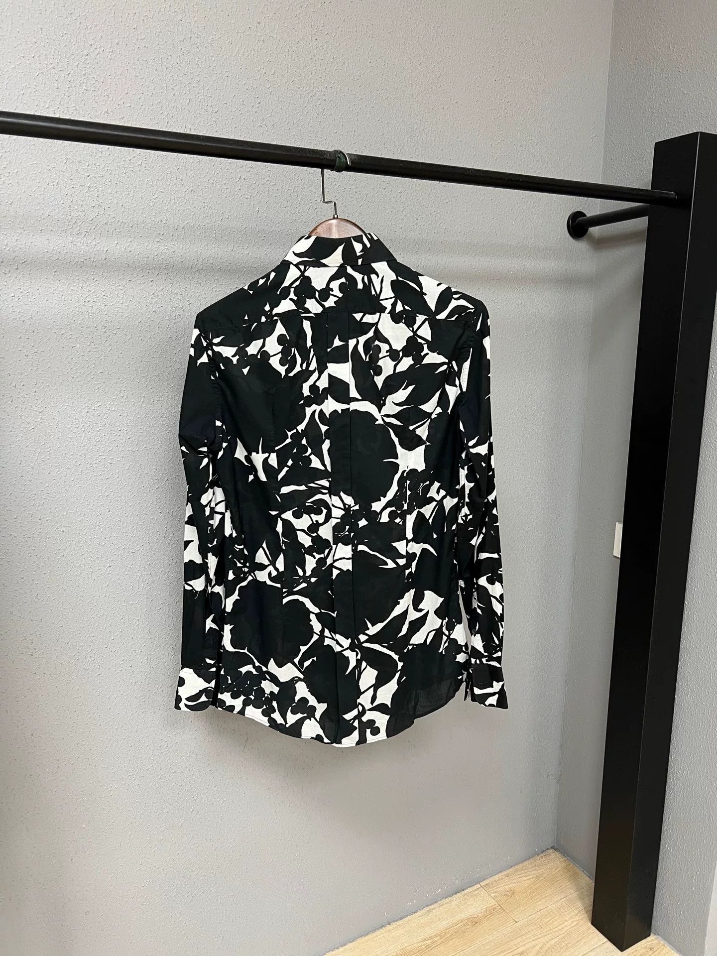 Dolce & Gabbana black and white D&G shirt Size US M / EU 48-50 / 2 - 2 Thumbnail