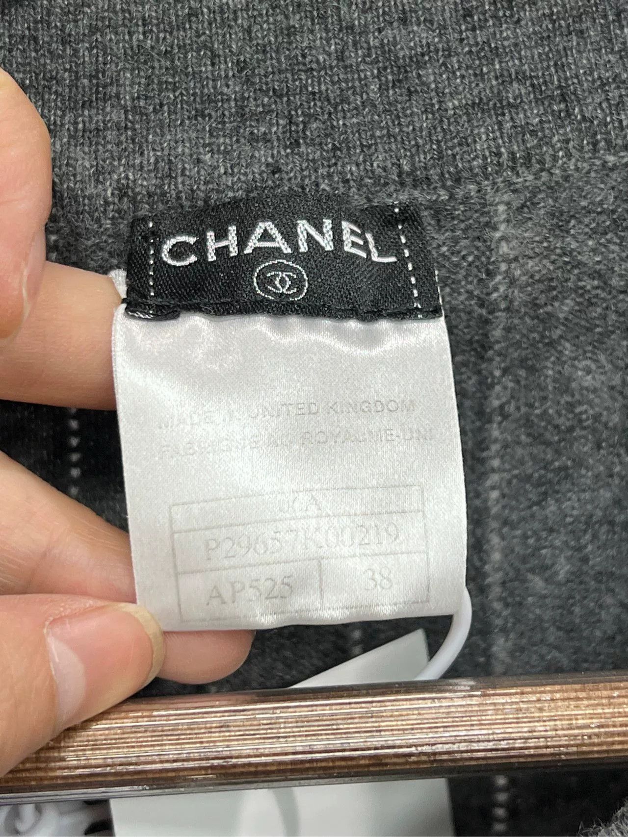 Chanel short sleeve gray Chanel sweater Size M / US 6-8 / IT 42-44 - 4 Thumbnail