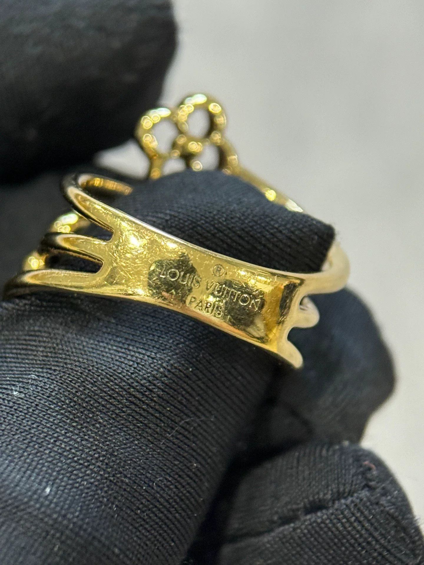 Louis Vuitton gold floral cutout ring Size ONE SIZE - 3 Thumbnail