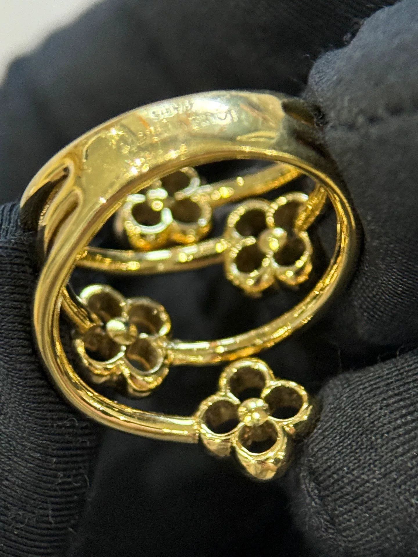Louis Vuitton gold floral cutout ring Size ONE SIZE - 5 Thumbnail