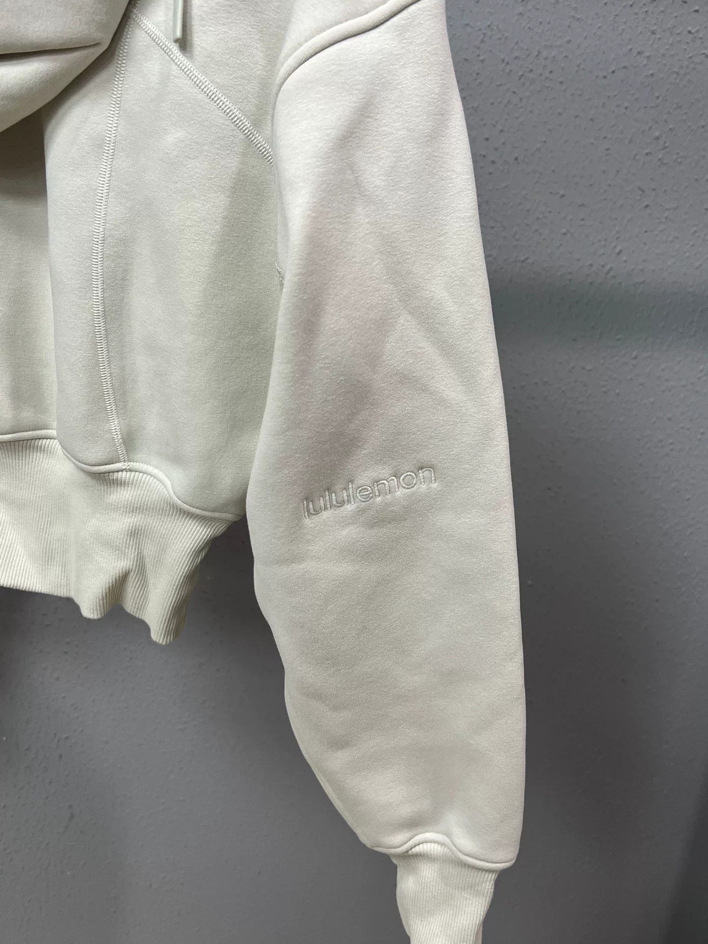Lululemon Lululemon Cropped Hoodie in New Condition Size ONE SIZE - 3 Thumbnail