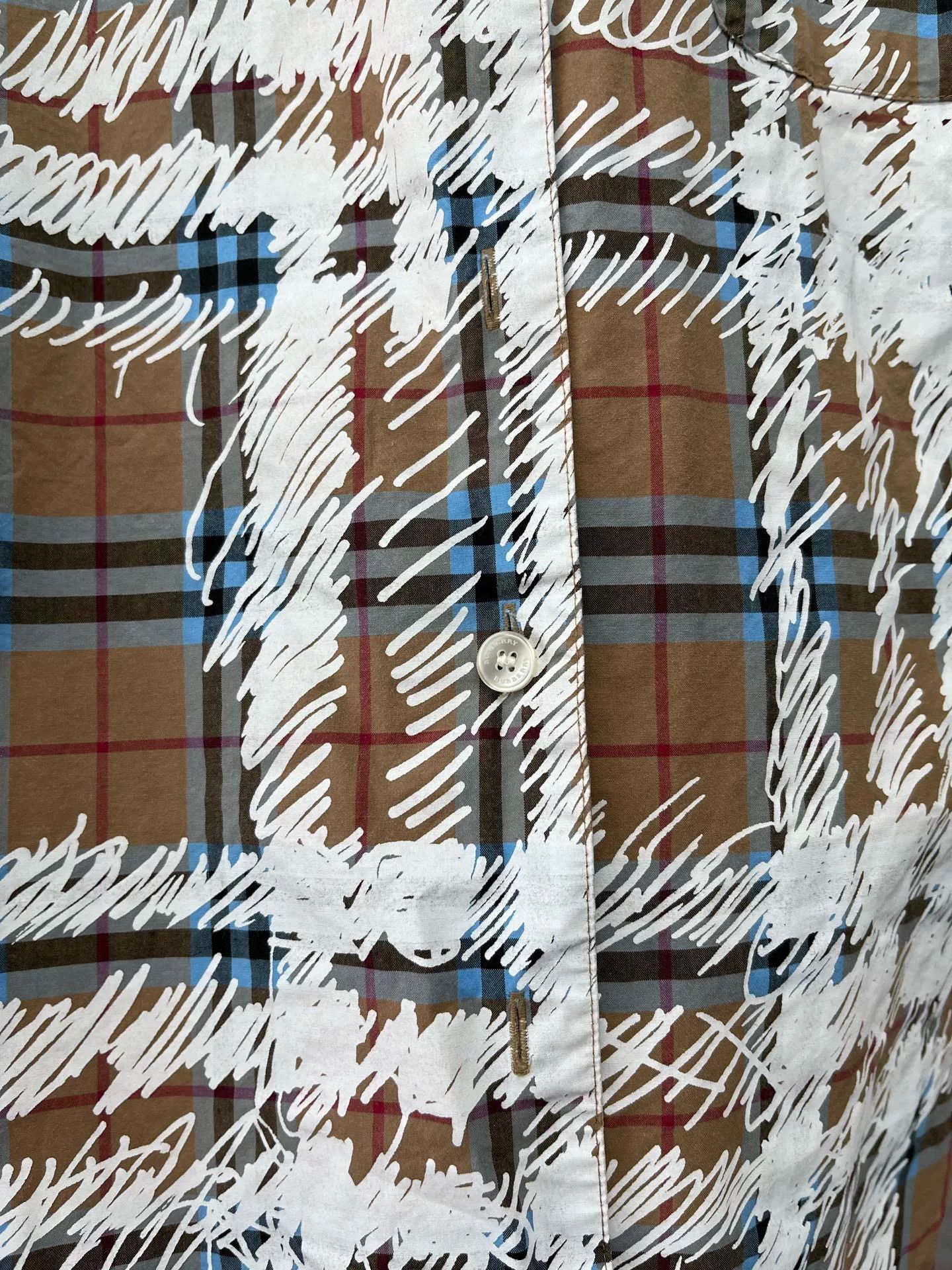 Burberry burberry graffiti short sleeve shirt uk4 Size US XS / EU 42 / 0 - 5 Thumbnail