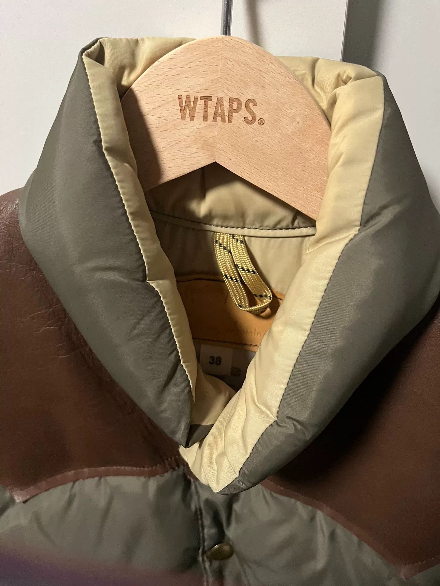 Rocky Mountain Featherbed rocky mountain down vest with leather details Size US M / EU 48-50 / 2 - 2 Thumbnail