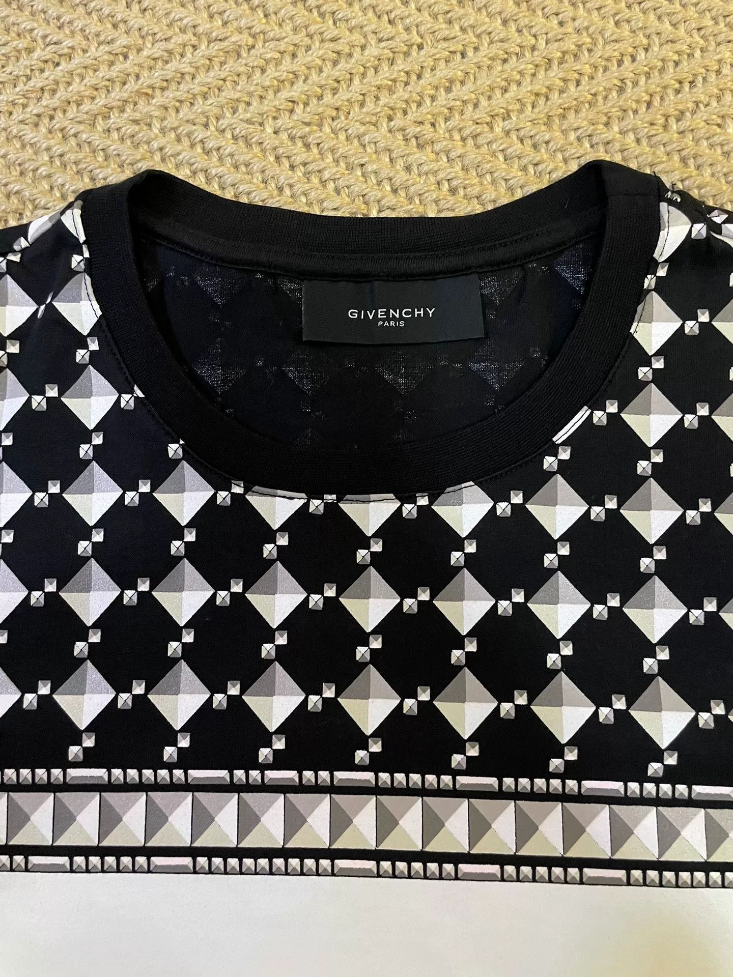 Givenchy Givenchy Short Sleeve T-Shirt Size L Size US L / EU 52-54 / 3 - 5 Thumbnail
