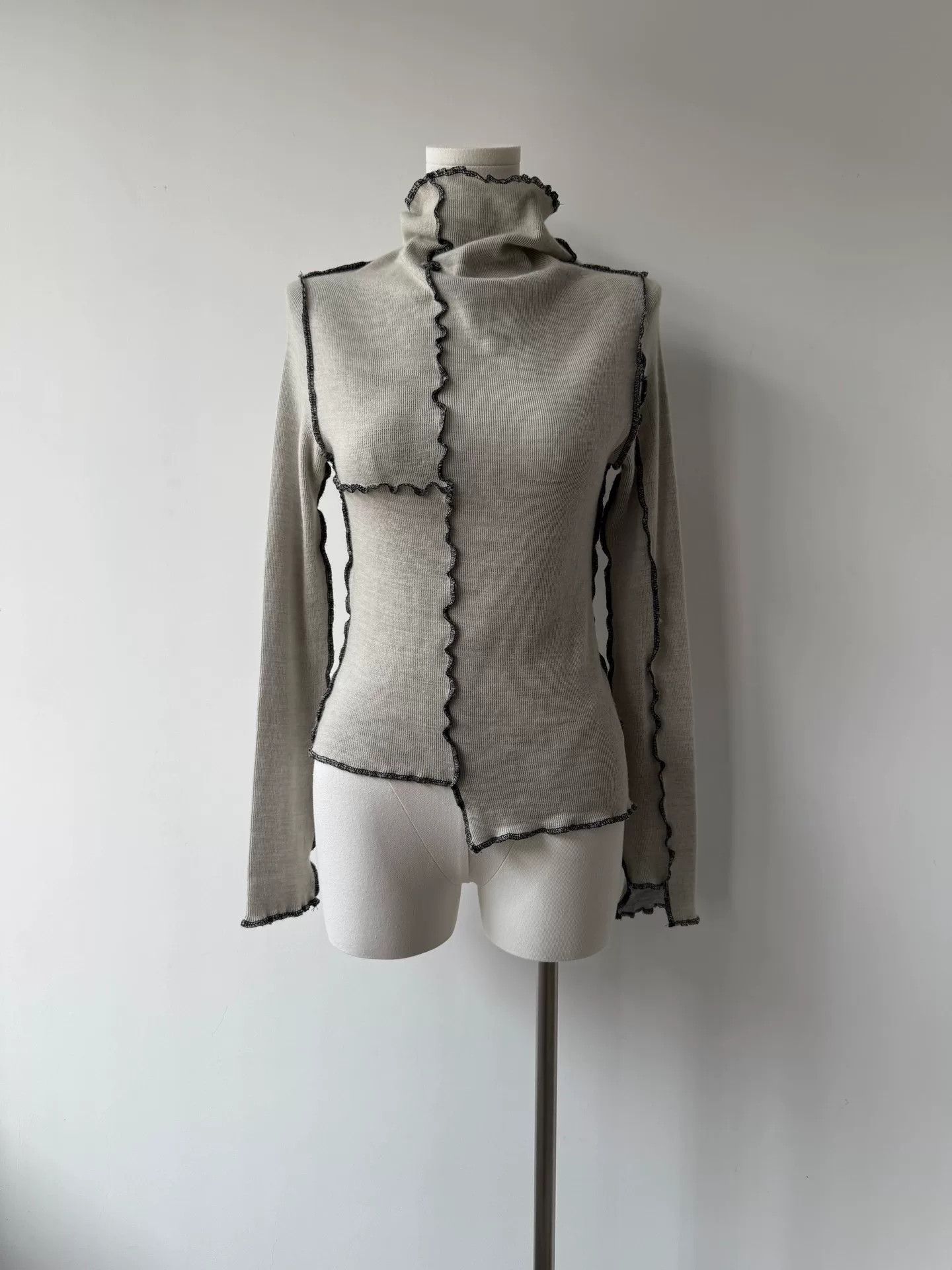 Y's unique wool turtleneck with asymmetrical stitching Size S / US 4 / IT 40 - 2 Thumbnail