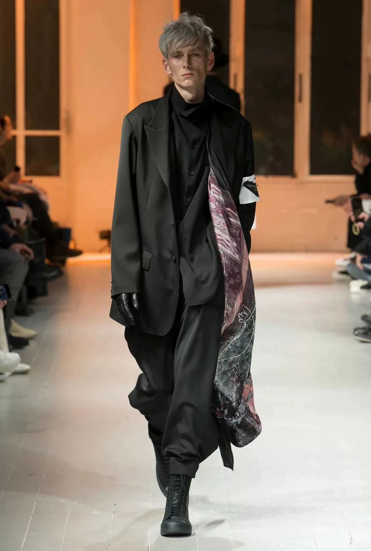 Yohji Yamamoto black wool suit jacket with white detail Size US M / EU 48-50 / 2 - 8 Thumbnail
