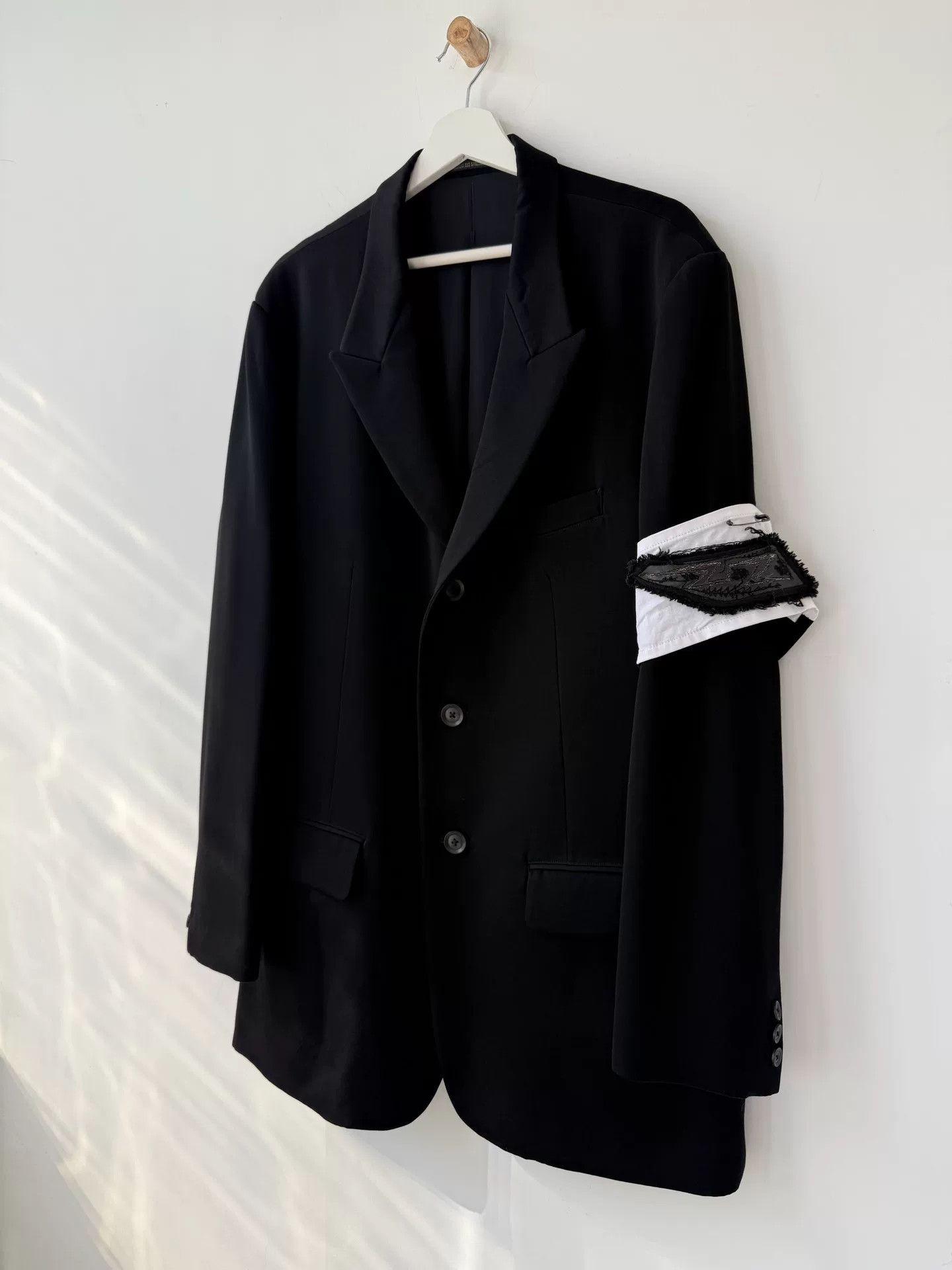 Yohji Yamamoto black wool suit jacket with white detail Size US M / EU 48-50 / 2 - 4 Thumbnail