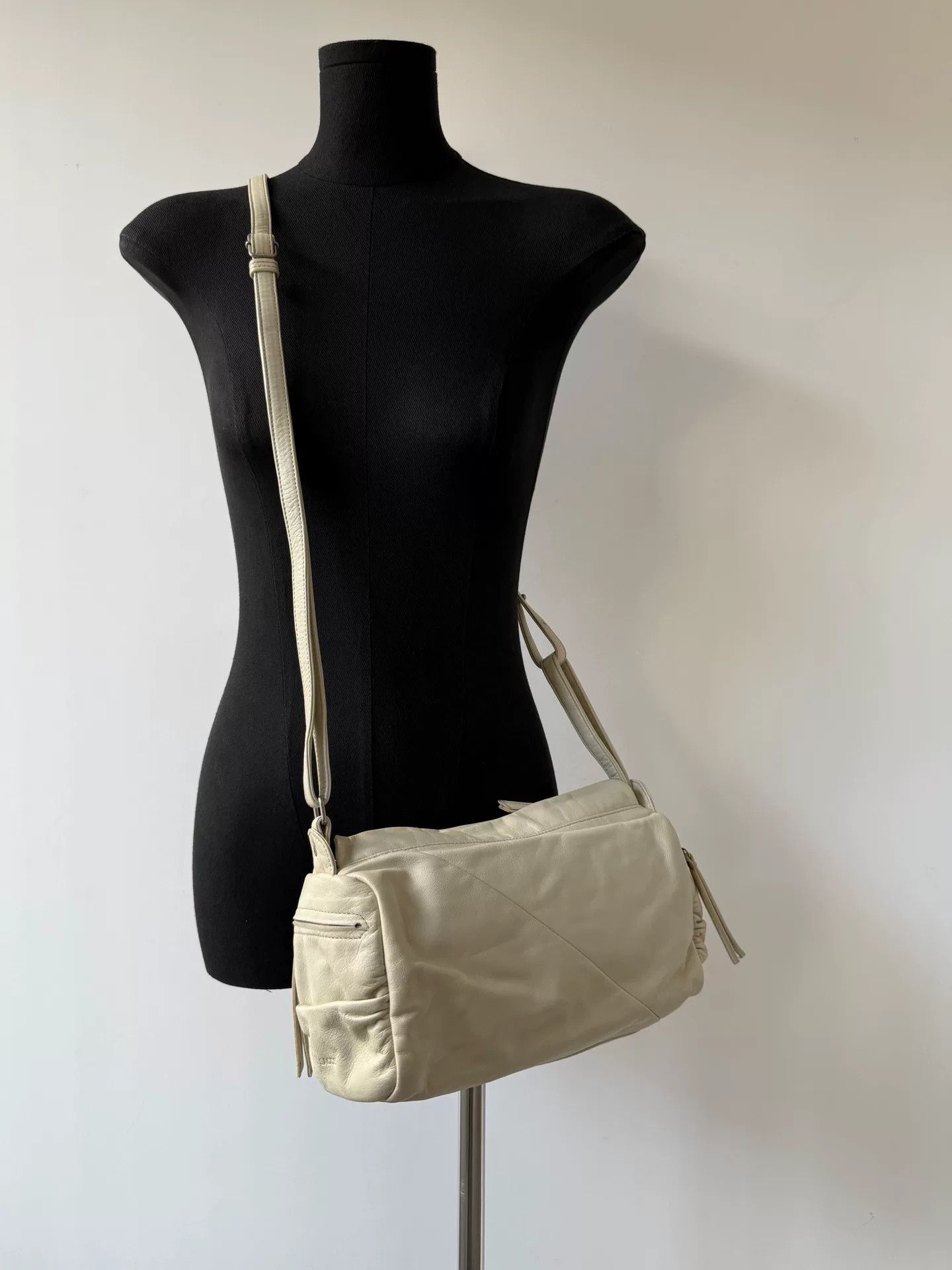 Yohji Yamamoto minimalist ivory crossbody bag by yohji yamamoto Size ONE SIZE - 5 Thumbnail
