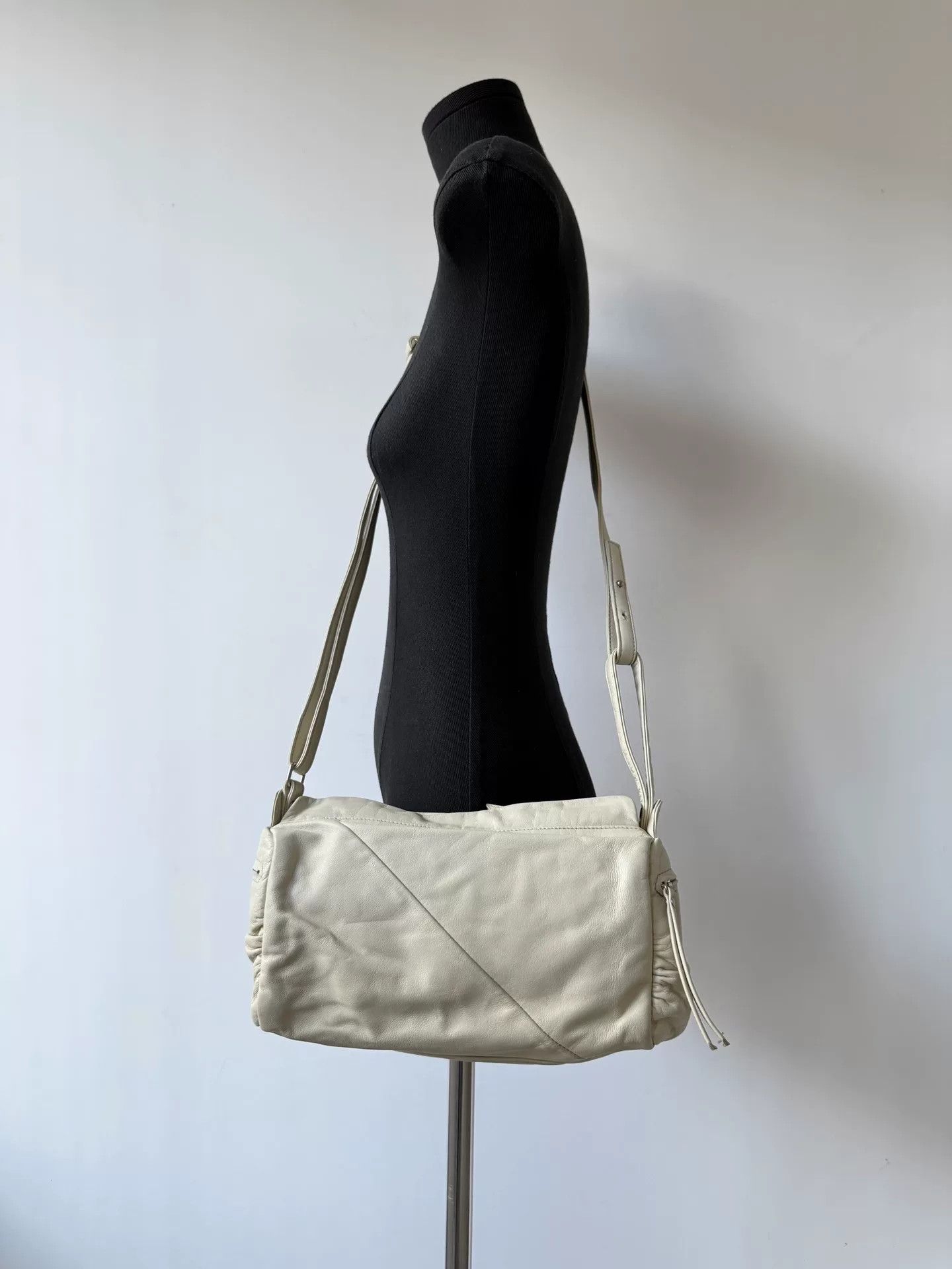 Yohji Yamamoto minimalist ivory crossbody bag by yohji yamamoto Size ONE SIZE - 4 Thumbnail