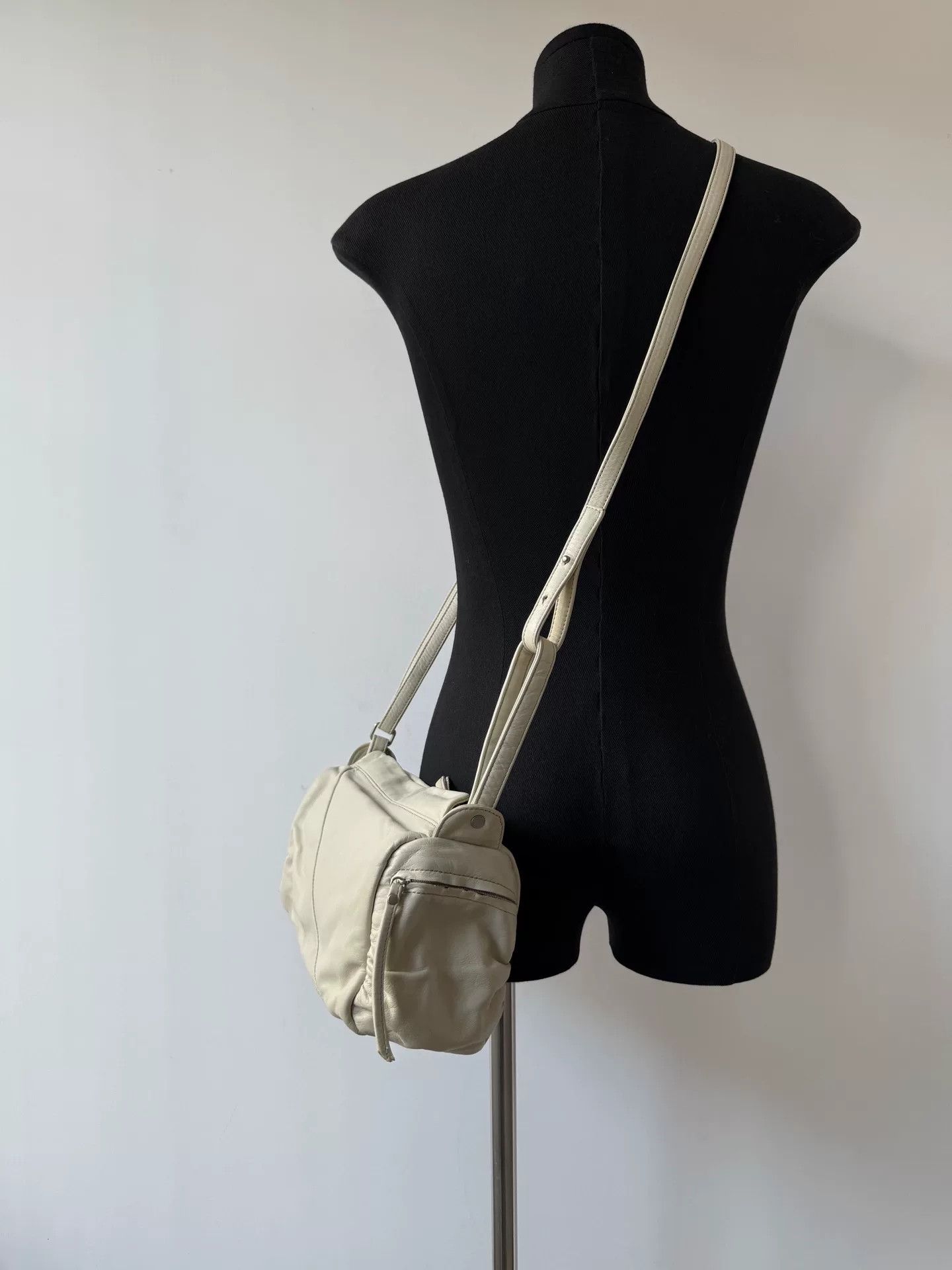 Yohji Yamamoto minimalist ivory crossbody bag by yohji yamamoto Size ONE SIZE - 2 Thumbnail