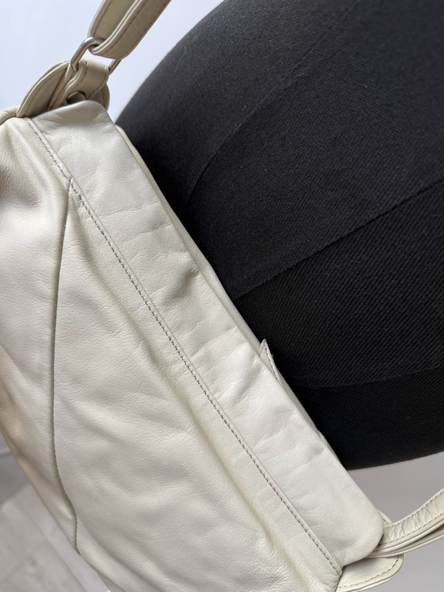 Yohji Yamamoto minimalist ivory crossbody bag by yohji yamamoto Size ONE SIZE - 7 Thumbnail