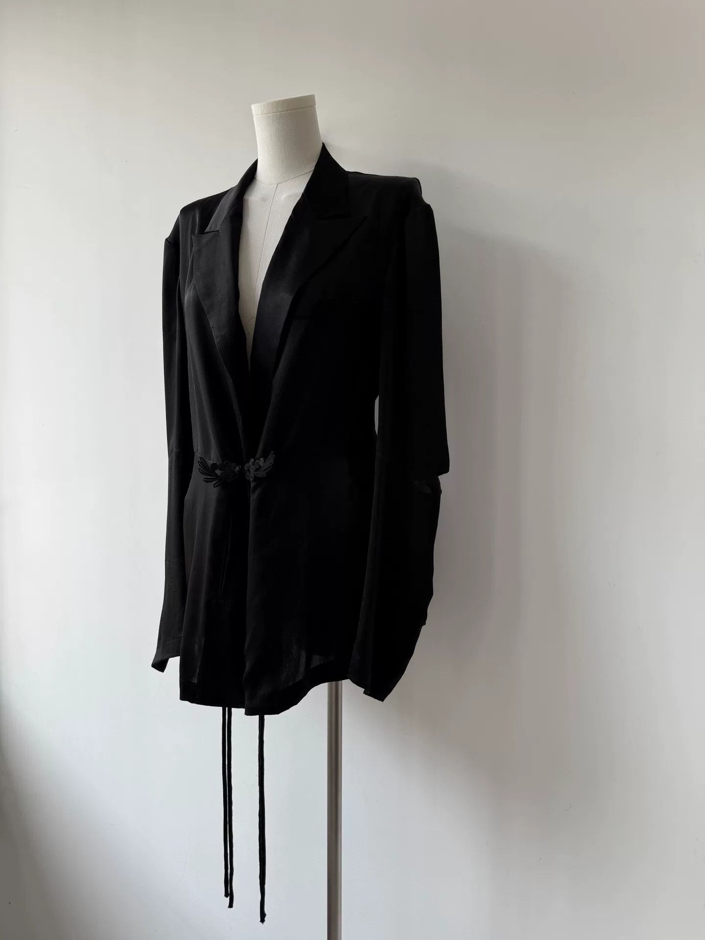 Yohji Yamamoto black silk blazer with belt detail Size M / US 6-8 / IT 42-44 - 3 Thumbnail