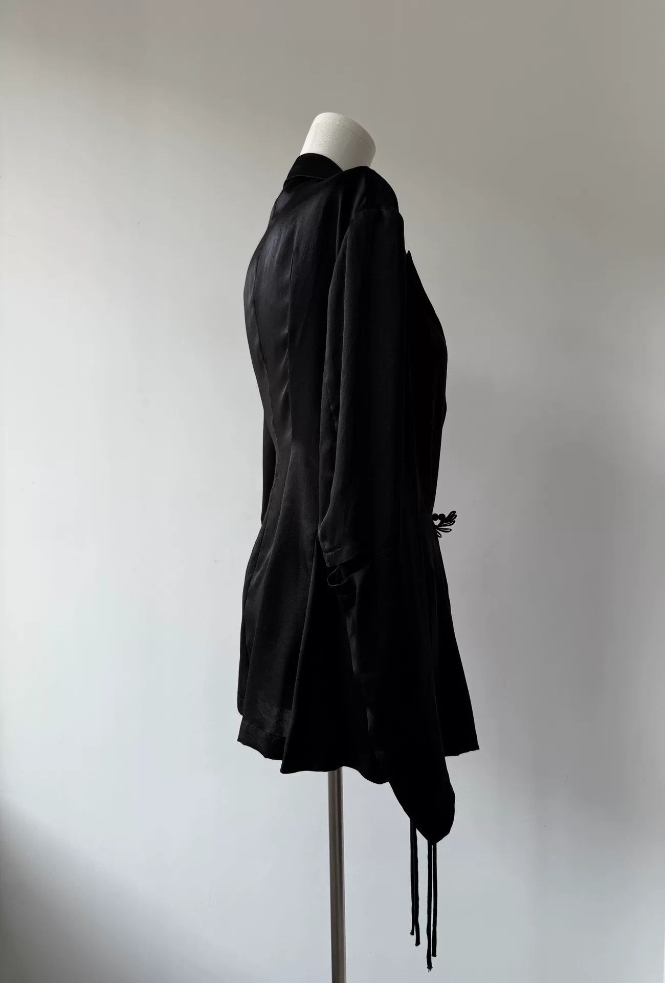 Yohji Yamamoto black silk blazer with belt detail Size M / US 6-8 / IT 42-44 - 5 Thumbnail