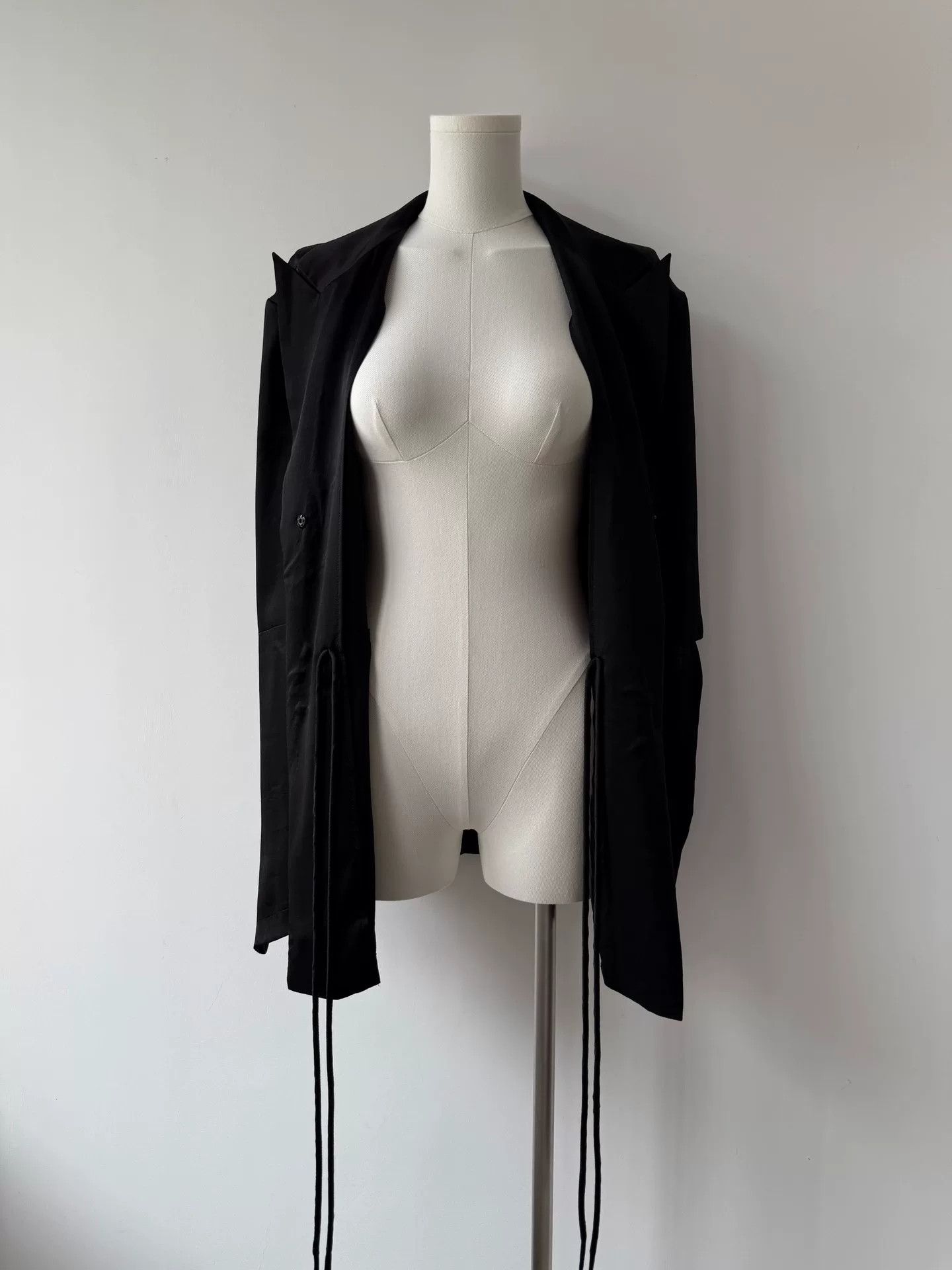 Yohji Yamamoto black silk blazer with belt detail Size M / US 6-8 / IT 42-44 - 7 Thumbnail