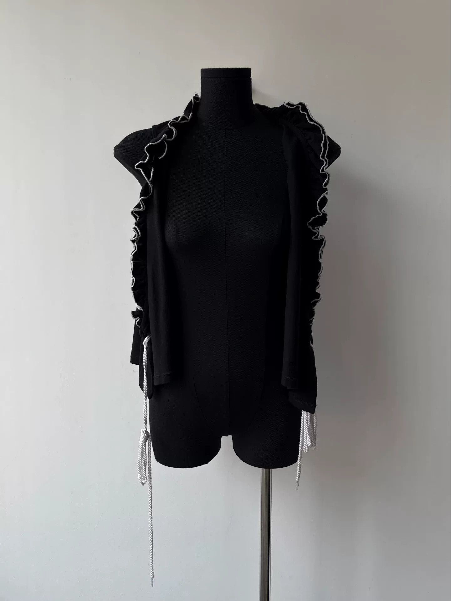 Jean Paul Gaultier black sleeveless top with ruffles and ties Size L / US 10 / IT 46 - 5 Thumbnail
