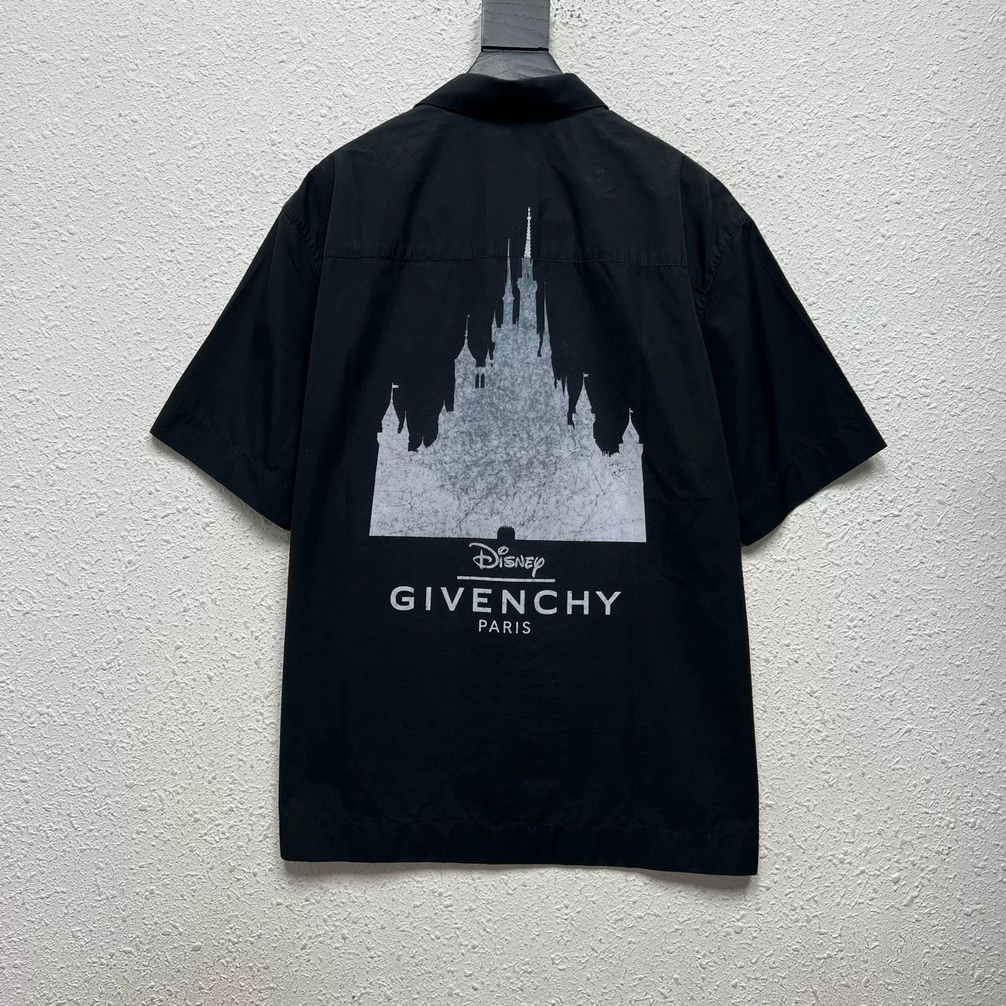 Givenchy givenchy x disney black castle print shirt Size US L / EU 52-54 / 3 - 2 Thumbnail
