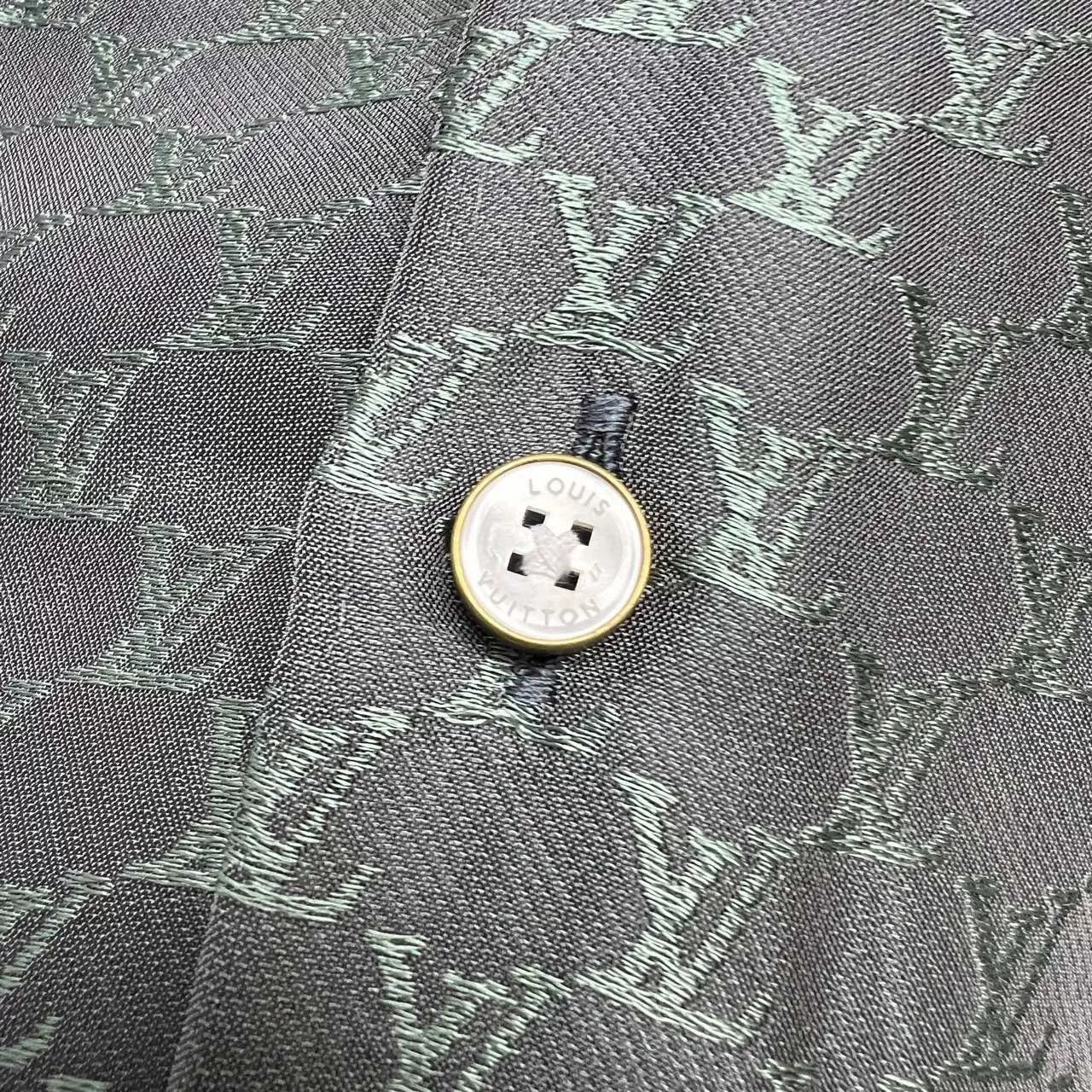 Louis Vuitton LV Louis Vuitton Short Sleeve Shirt SS24 Size US S / EU 44-46 / 1 - 3 Thumbnail