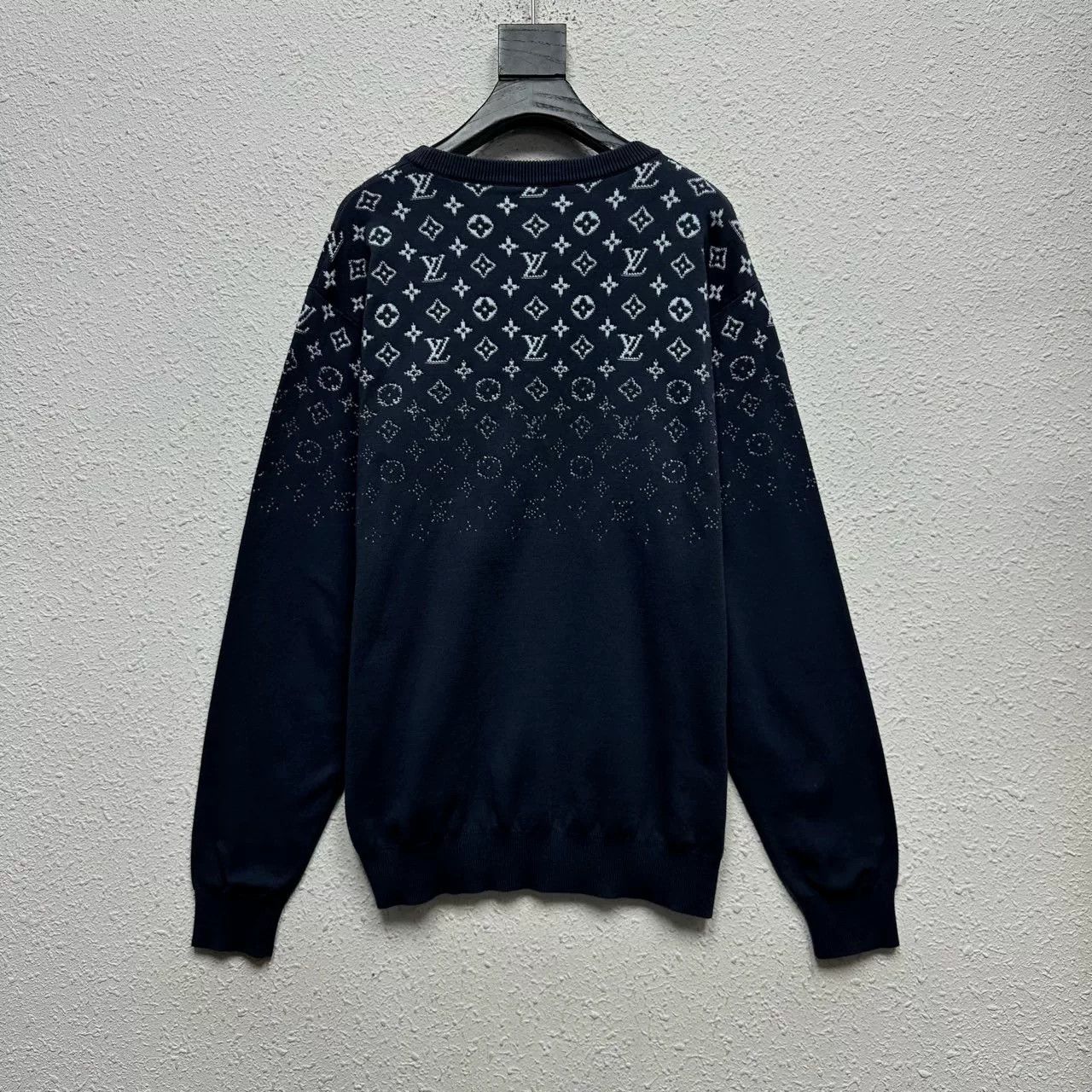 Louis Vuitton louis vuitton navy gradient logo knit sweater Size US XL / EU 56 / 4 - 2 Thumbnail