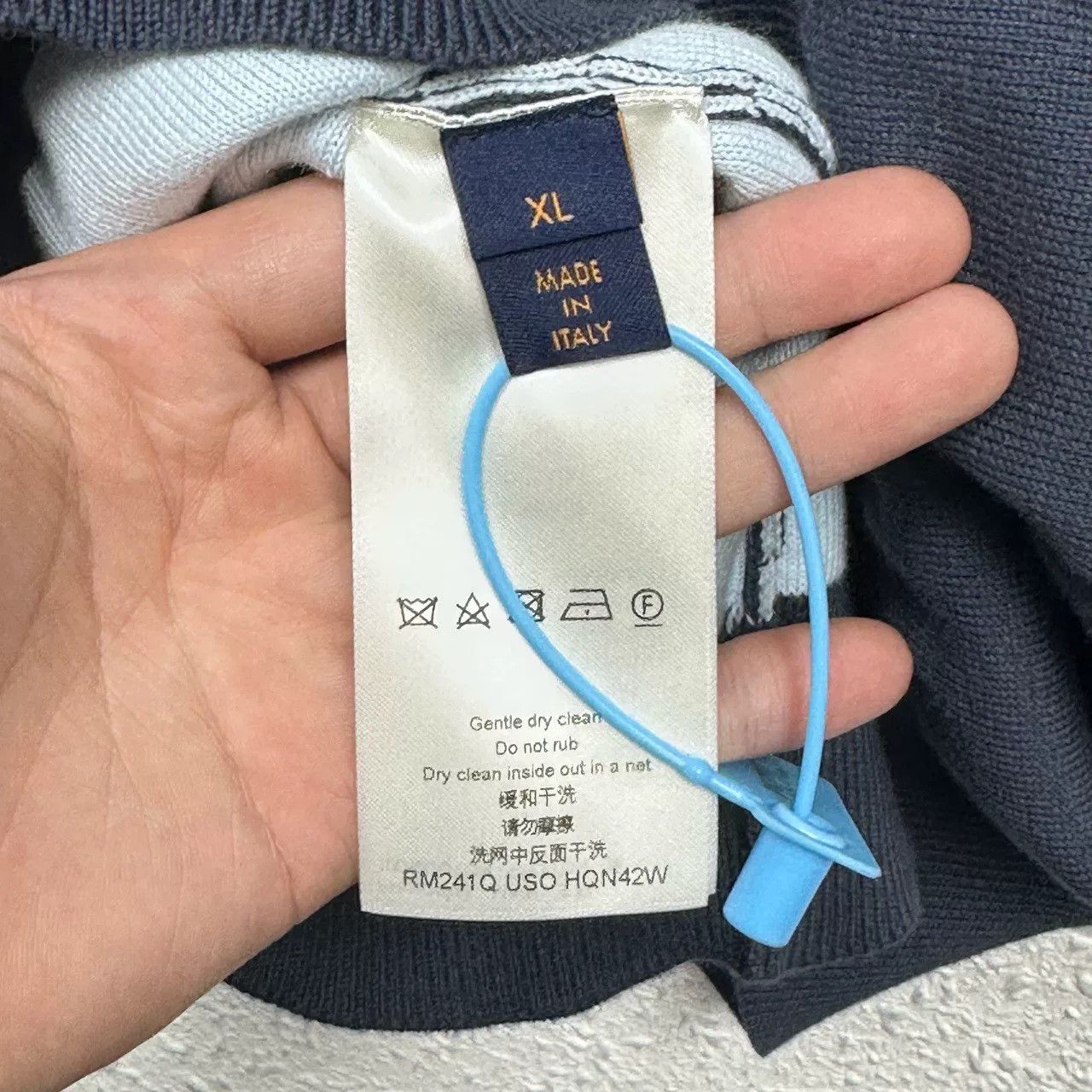 Louis Vuitton louis vuitton navy gradient logo knit sweater Size US XL / EU 56 / 4 - 4 Thumbnail