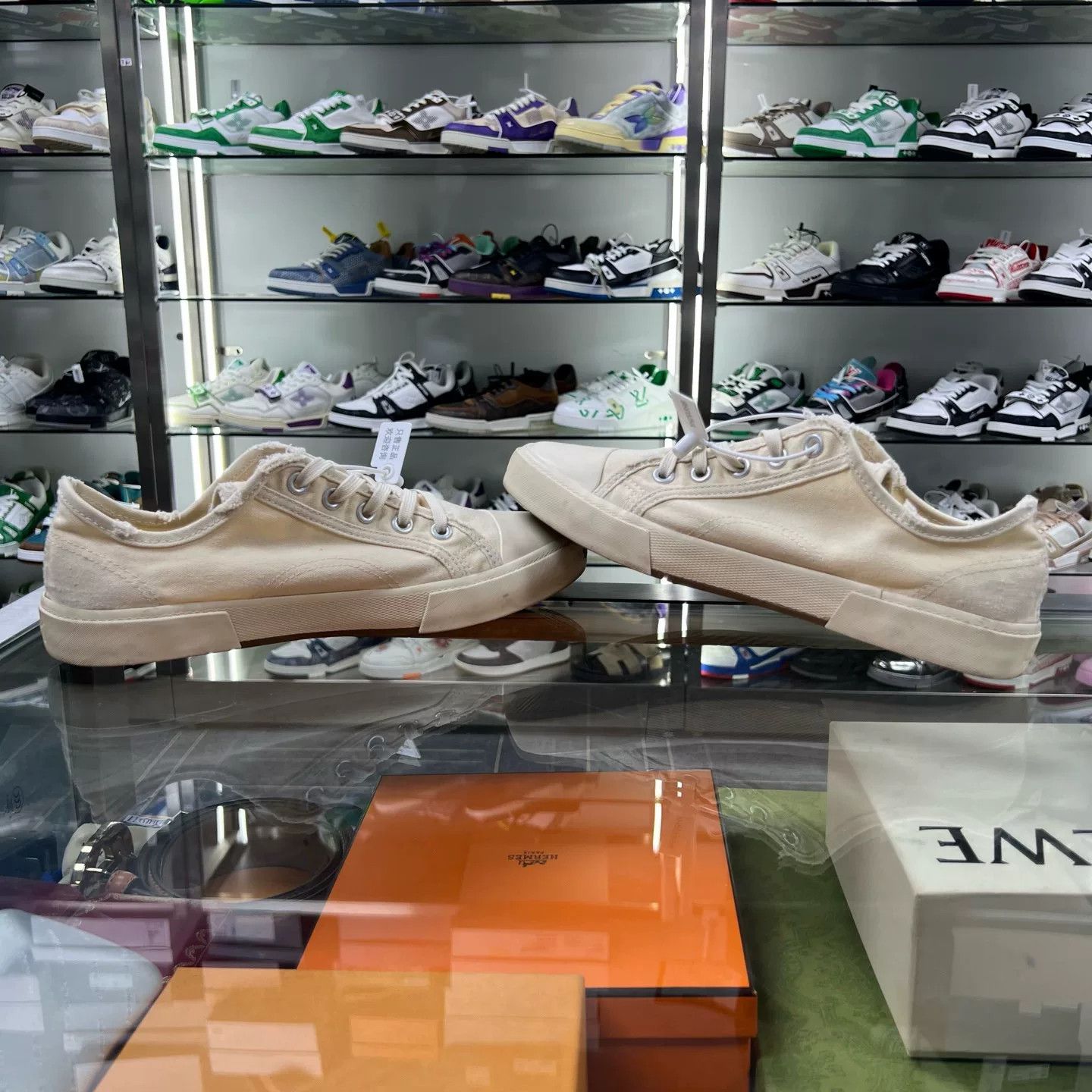 Balenciaga balenciaga worn canvas sneakers size 41 Size US 8 / EU 41 - 4 Thumbnail