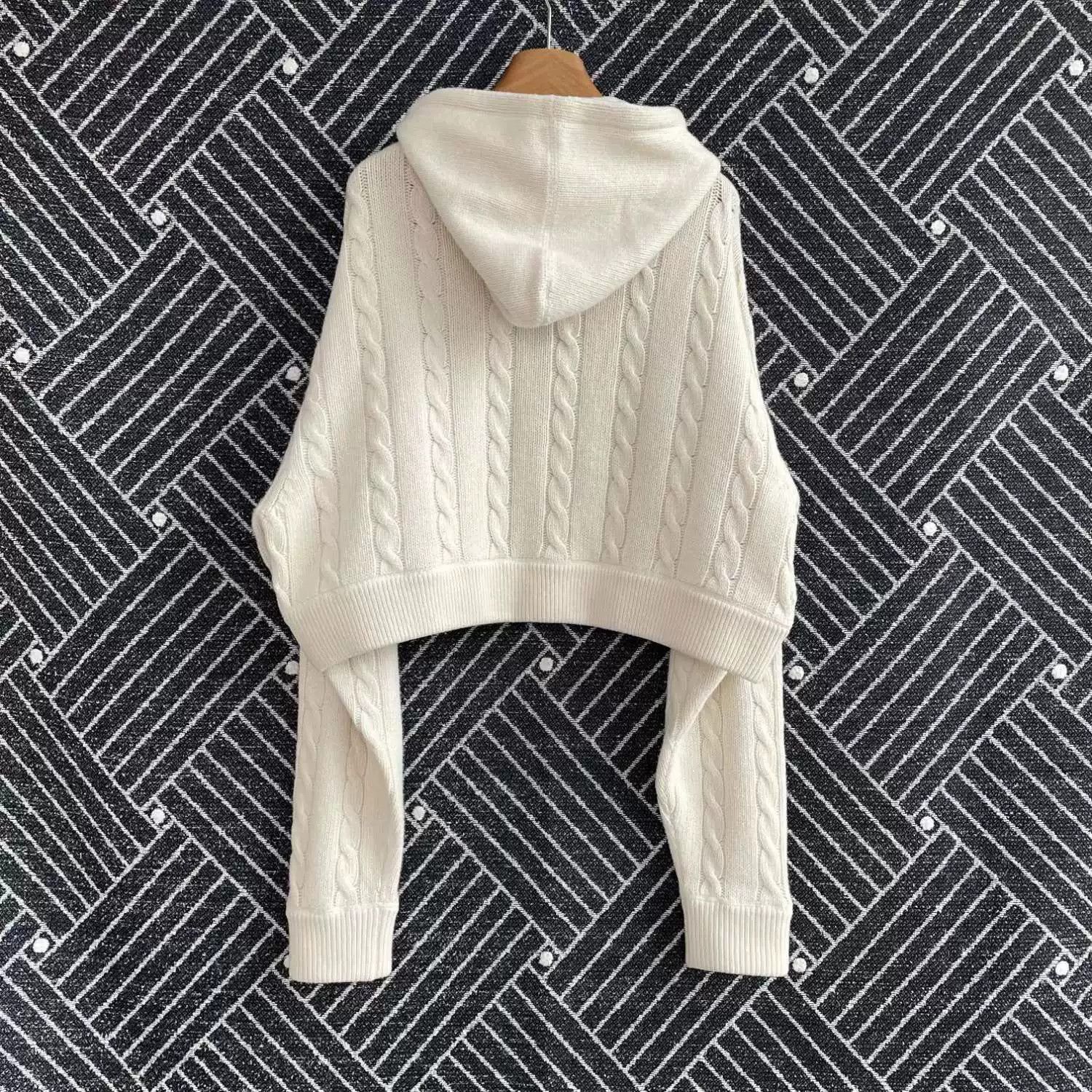 Miu Miu miu miu logo cropped knit hoodie Size M / US 6-8 / IT 42-44 - 2 Thumbnail