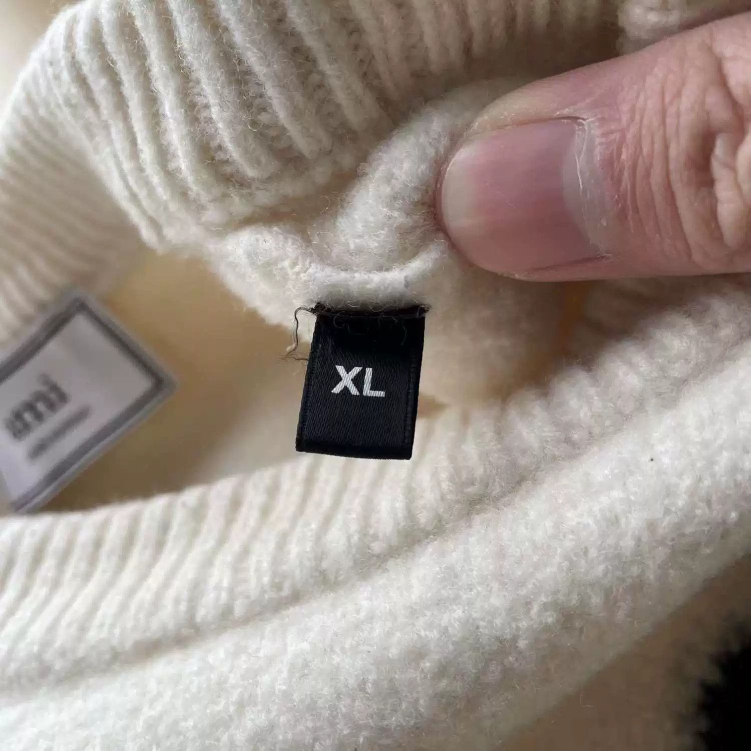 AMI oversized cream sweater with heart logo Size XL / US 12-14 / IT 48-50 - 5 Thumbnail