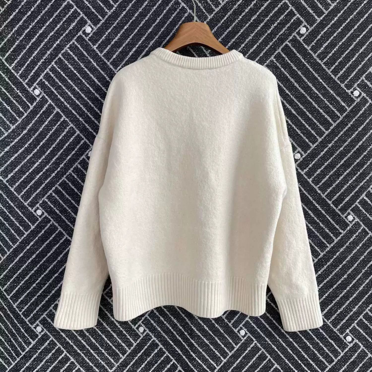 AMI oversized cream sweater with heart logo Size XL / US 12-14 / IT 48-50 - 2 Thumbnail