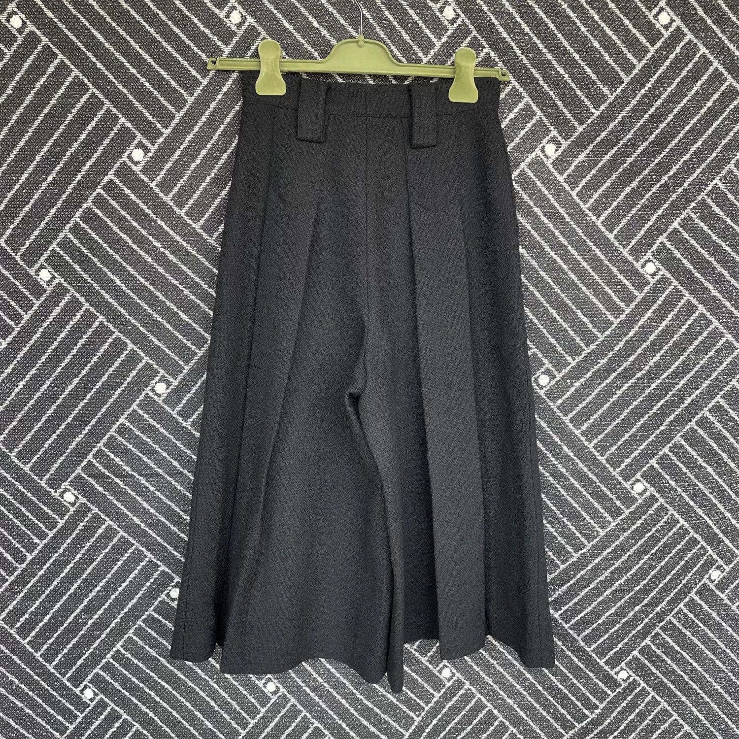 Gucci gucci black pleated casual trousers for women Size 36" / US 14 / IT 50 - 2 Thumbnail