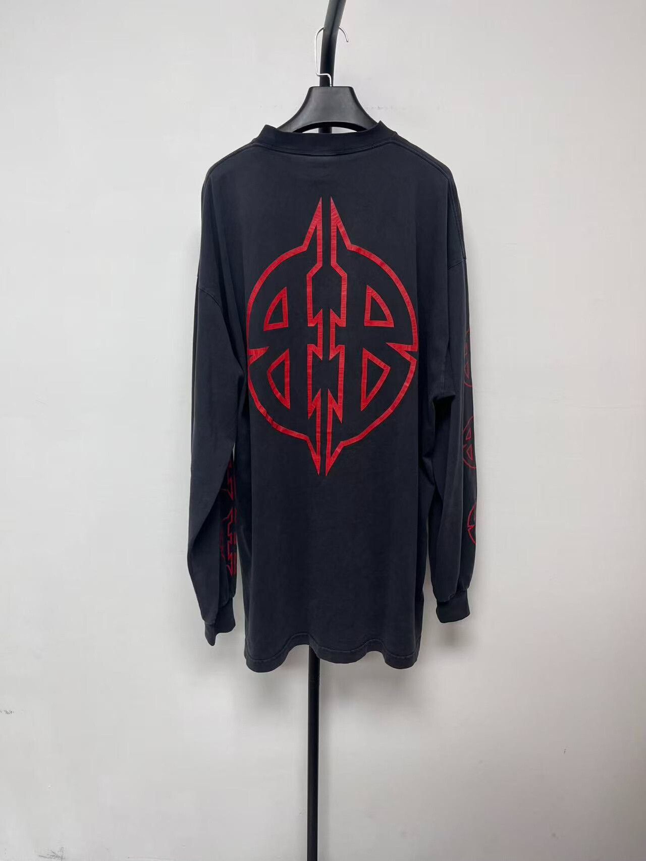 Balenciaga Balenciaga Long Sleeve Graphic Sweatshirt in Gray Size US M / EU 48-50 / 2 - 2 Thumbnail