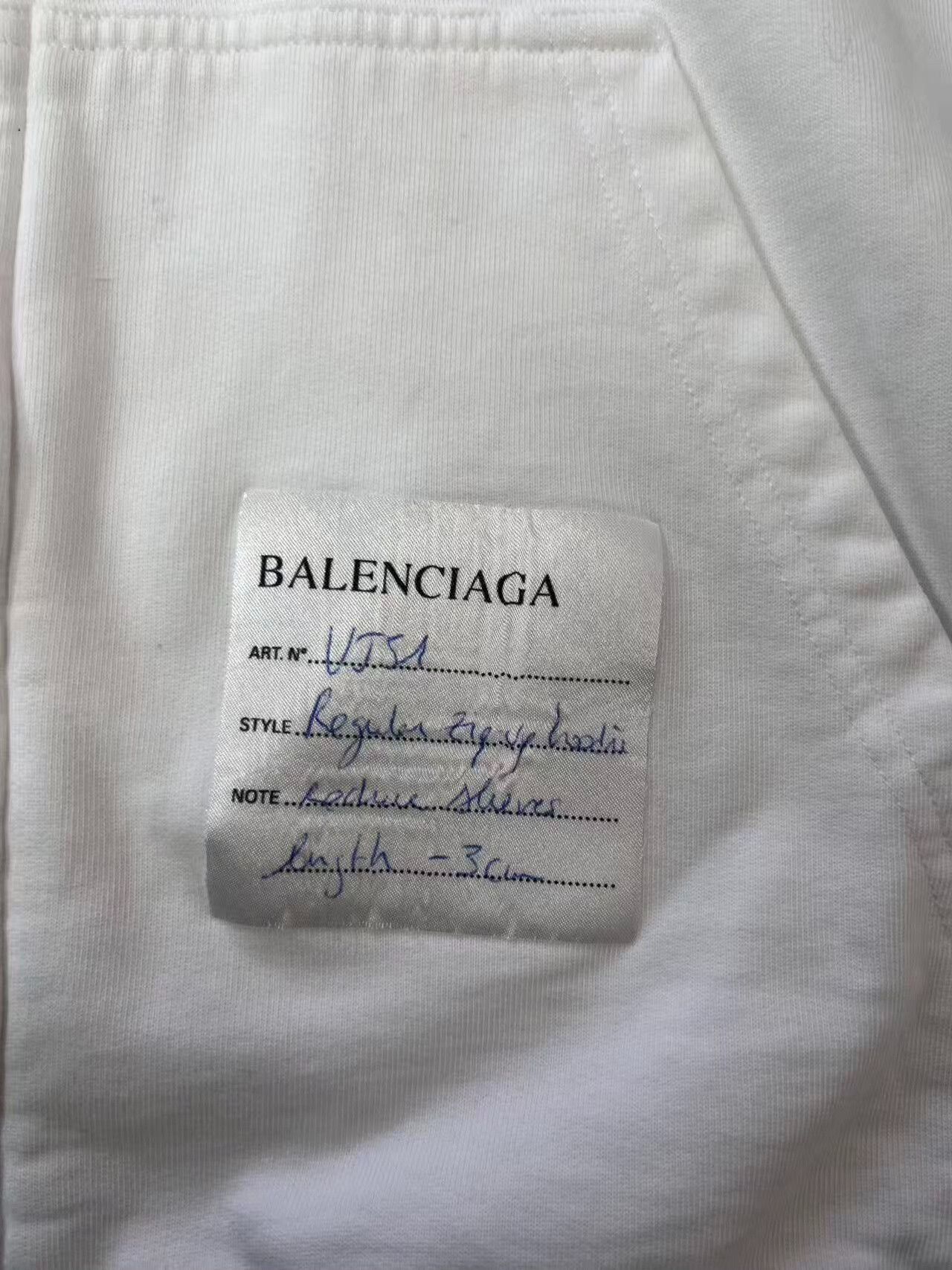 Balenciaga balenciaga white hoodie sweatshirt coat Size US S / EU 44-46 / 1 - 3 Thumbnail