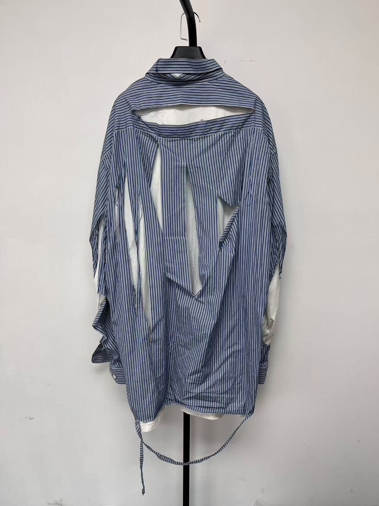 Balenciaga balenciaga blue striped distressed shirt Size M / US 6-8 / IT 42-44 - 2 Thumbnail