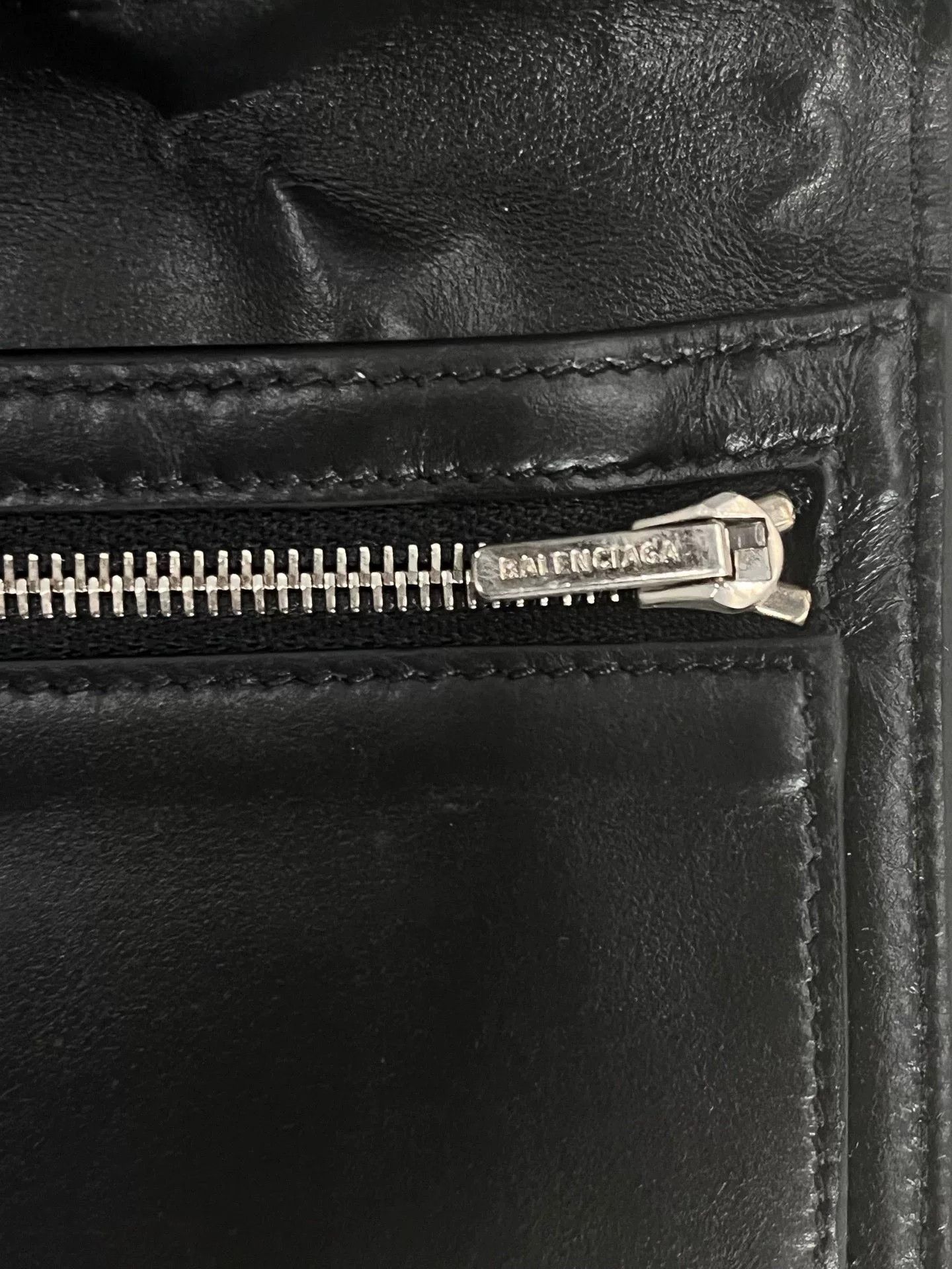 Balenciaga balenciaga passport wallet with embossed logo Size ONE SIZE - 7 Thumbnail
