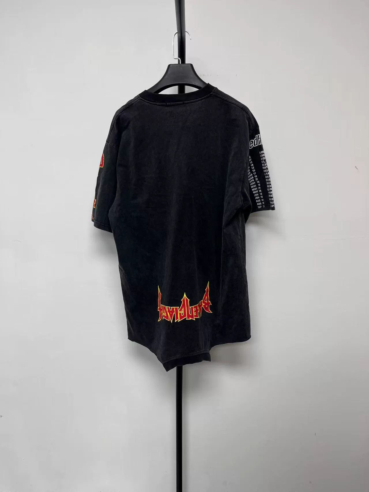 Balenciaga Balenciaga Logo Hunter Graphic Short Sleeve T-Shirt Size US M / EU 48-50 / 2 - 2 Thumbnail