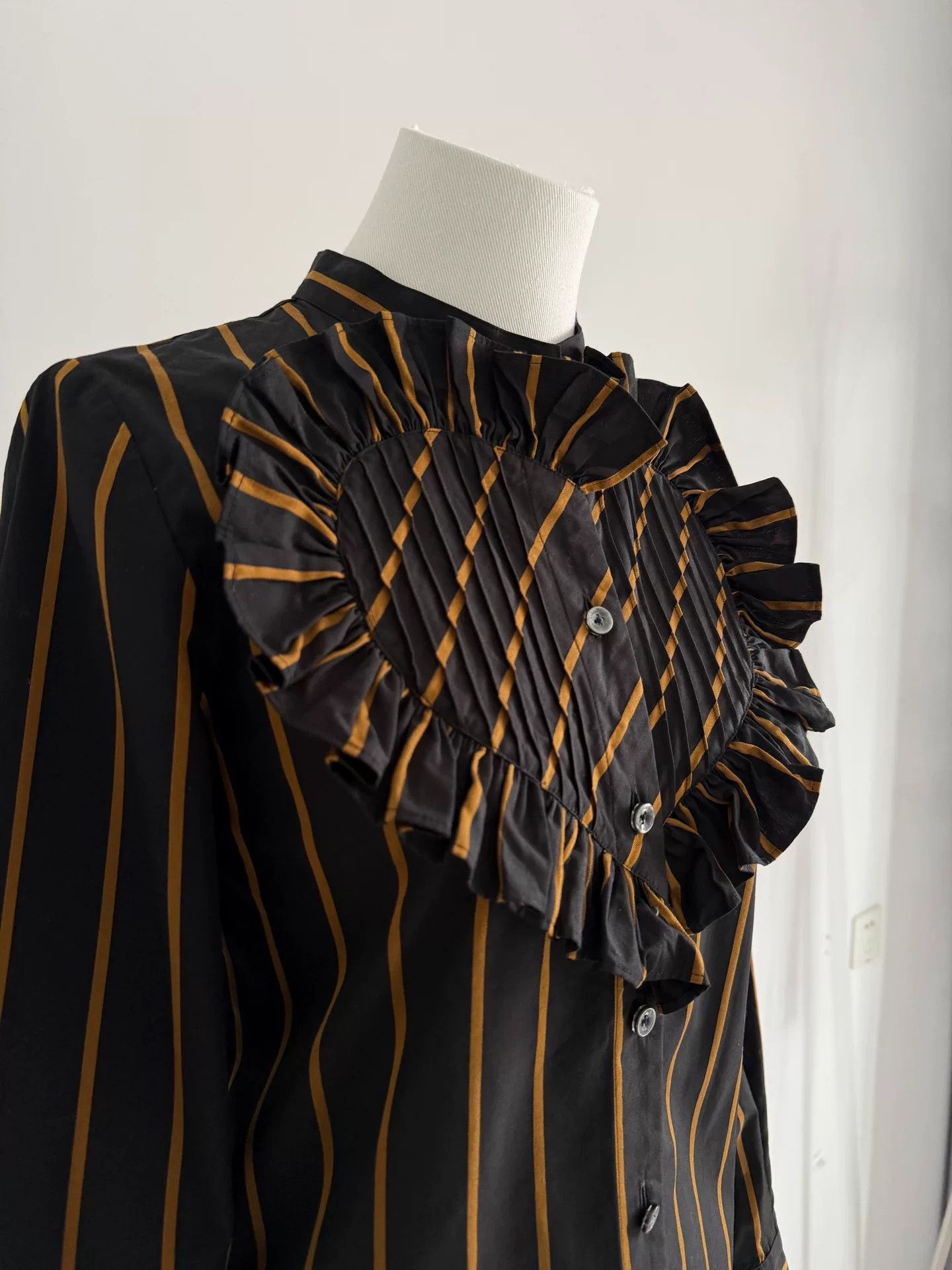 Vivienne Westwood vivienne westwood black gold ruffled shirt Size S / US 4 / IT 40 - 2 Thumbnail